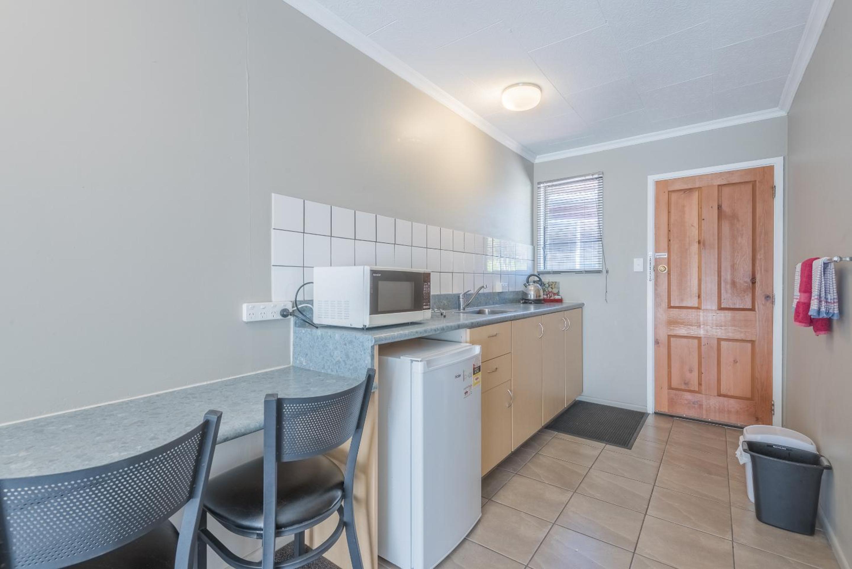 Manuka Crescent Motel