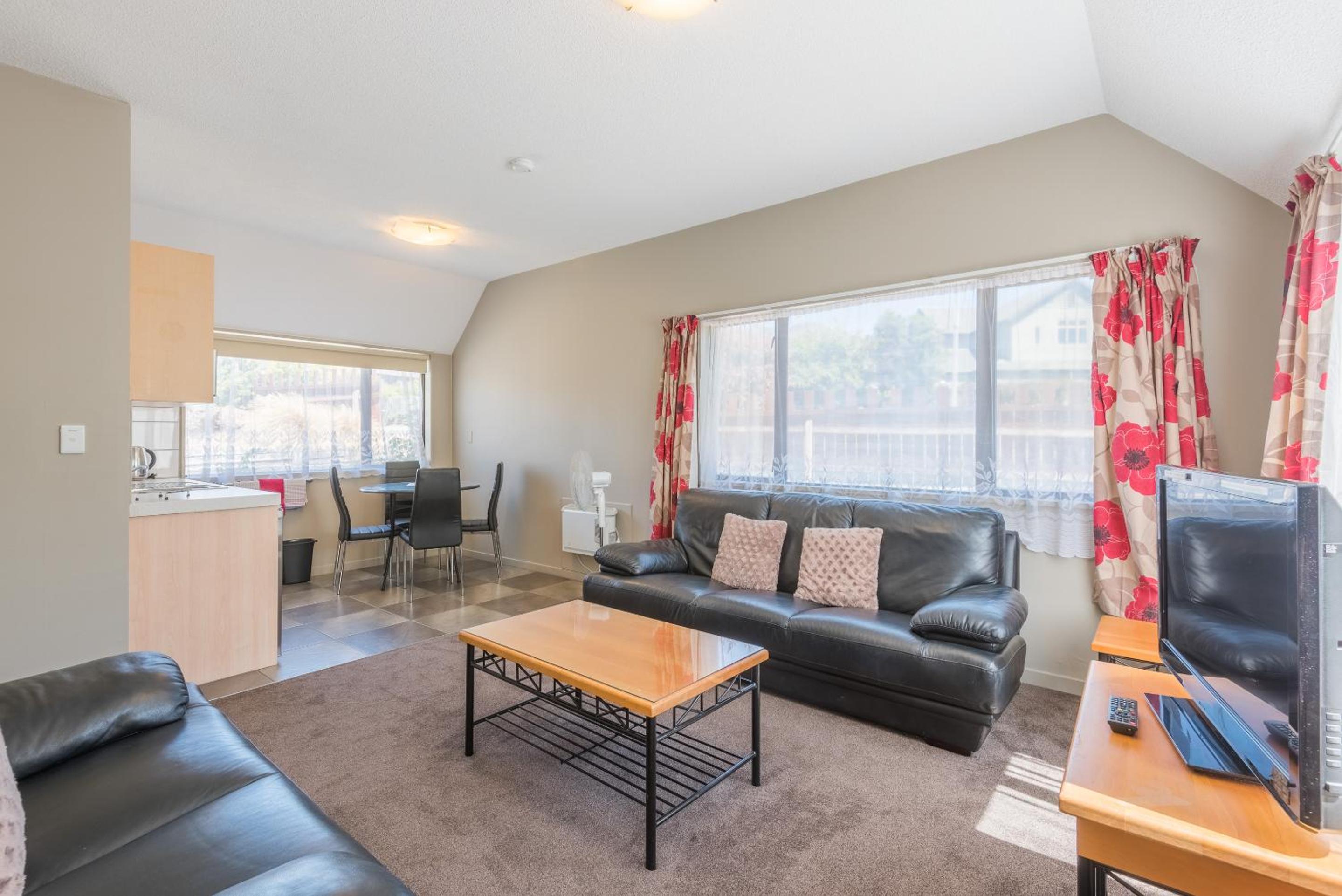 Manuka Crescent Motel