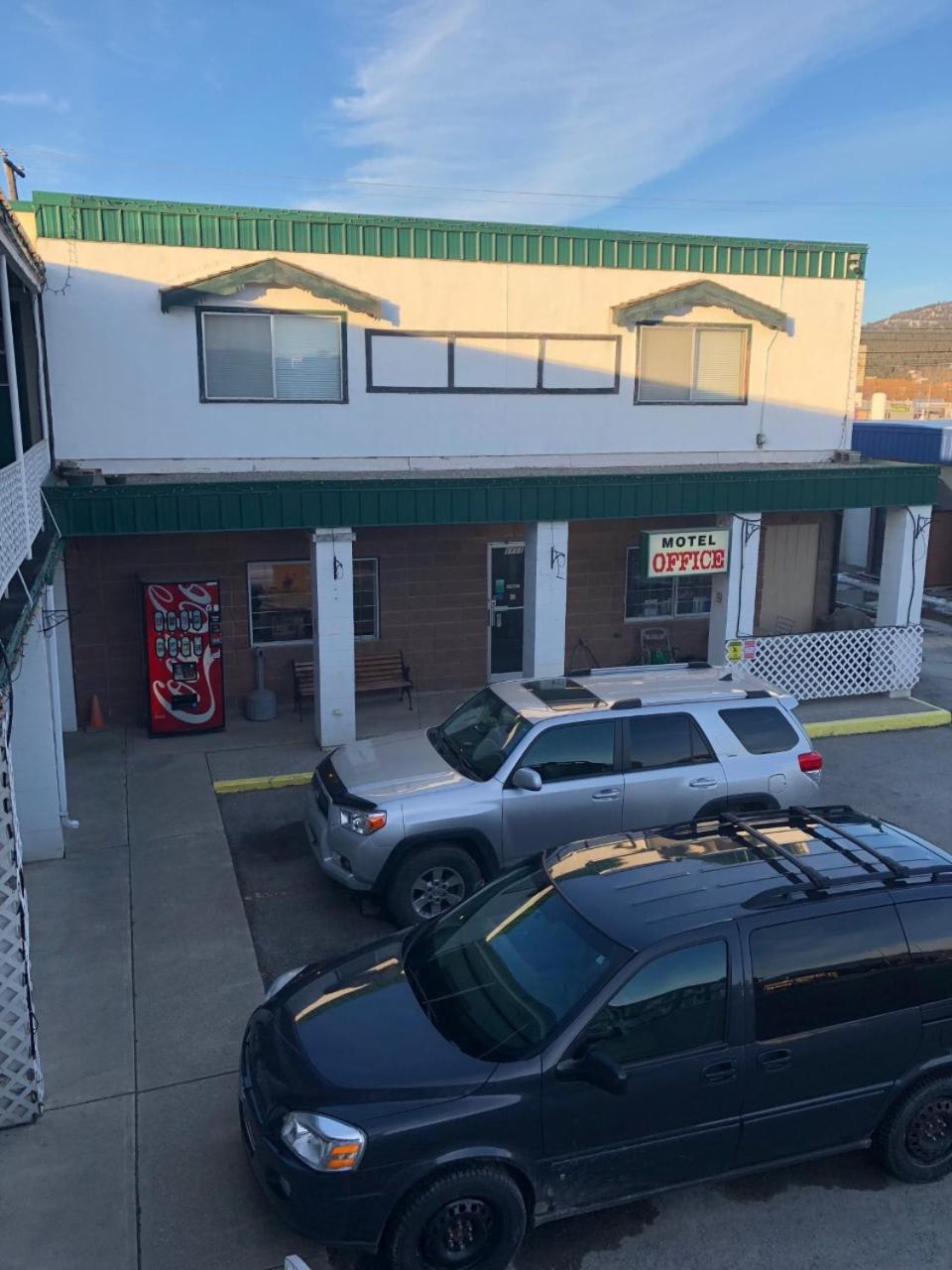 Kootenay Country Inn view 5