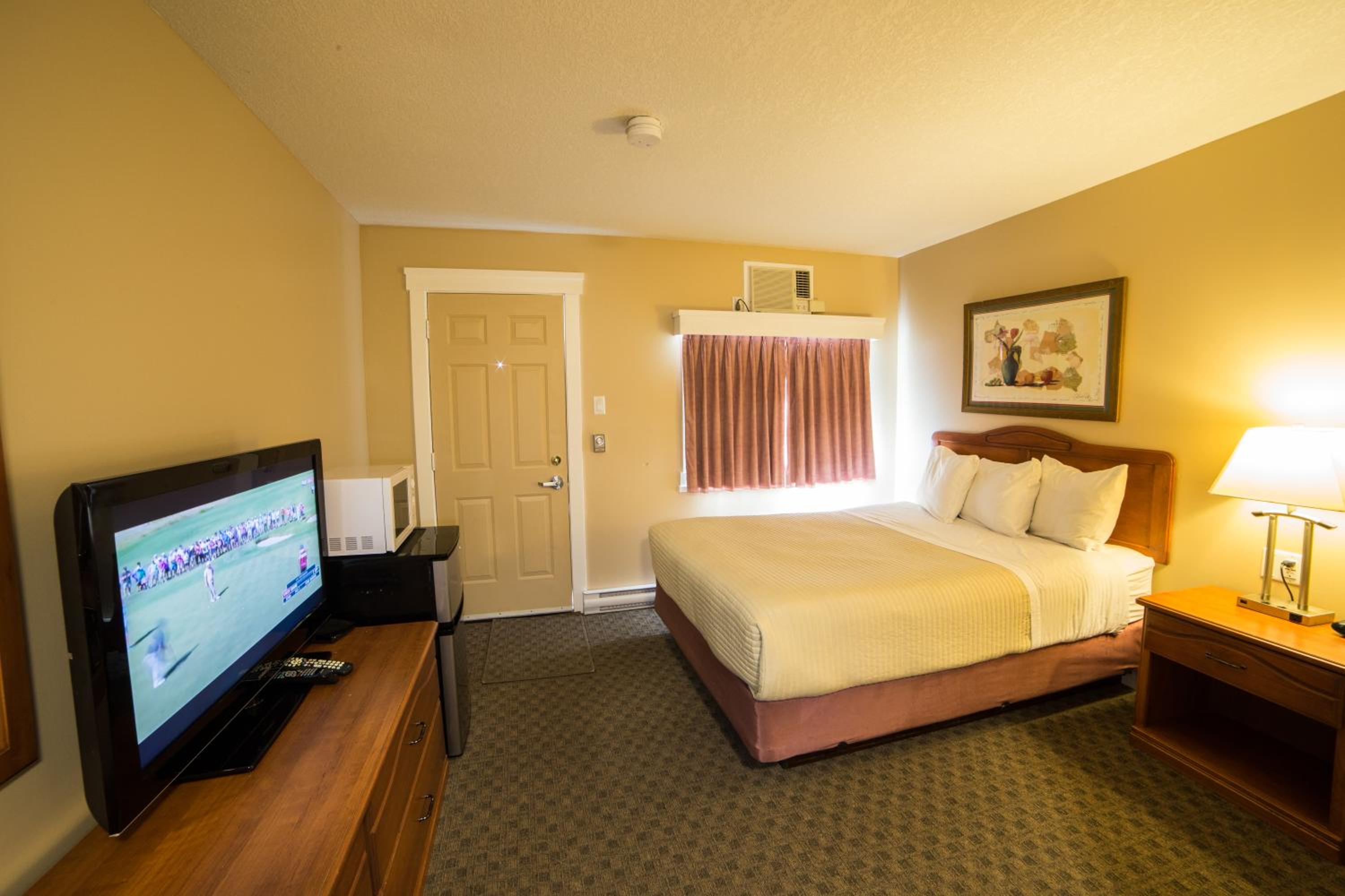 Brandon Vacations - Midway Motel - Property Image 3