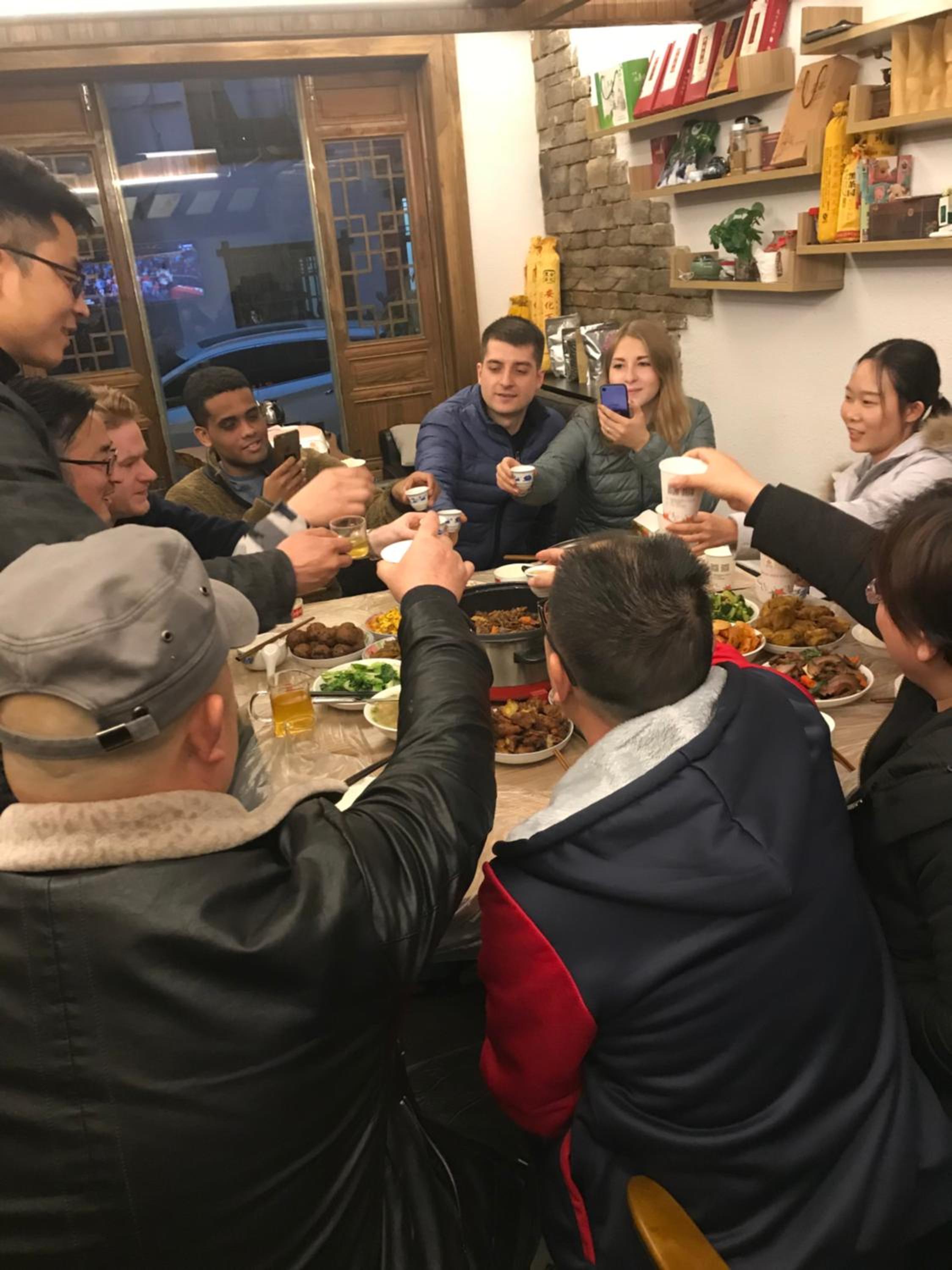 Destination Youth Hostel-Walk 5 minutes to east entrance of national park,Coffee,Book tickets,Laundry service,Experienced tour guide service