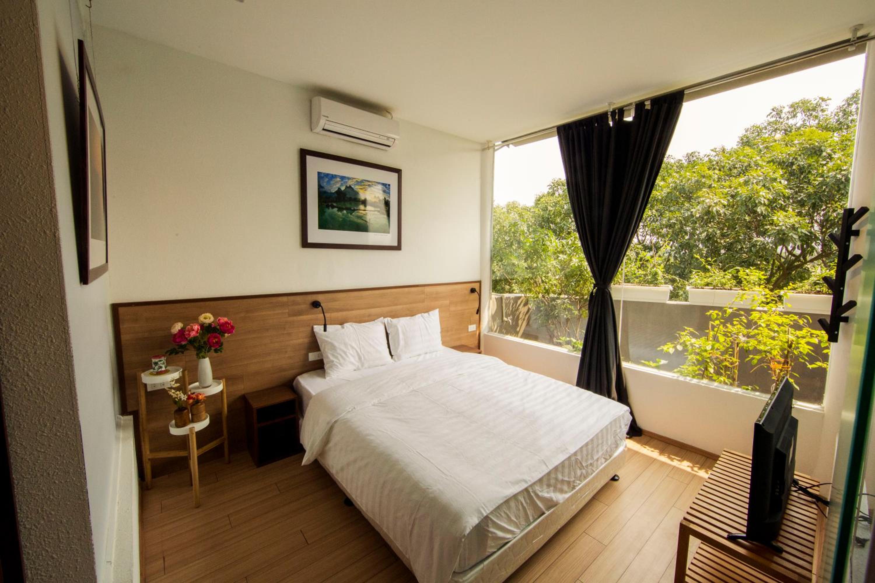 Elegant Studio Yet Kieu
