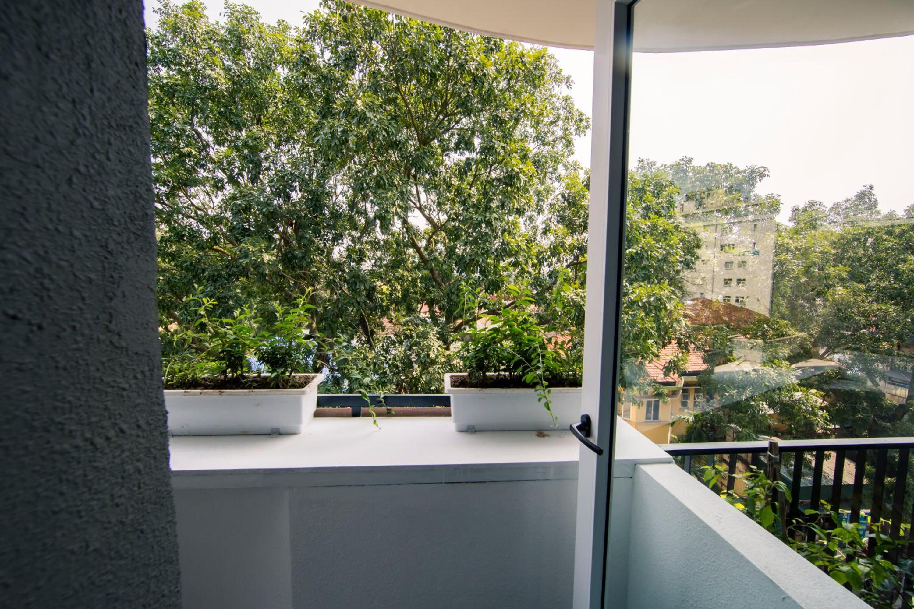Elegant Studio Yet Kieu