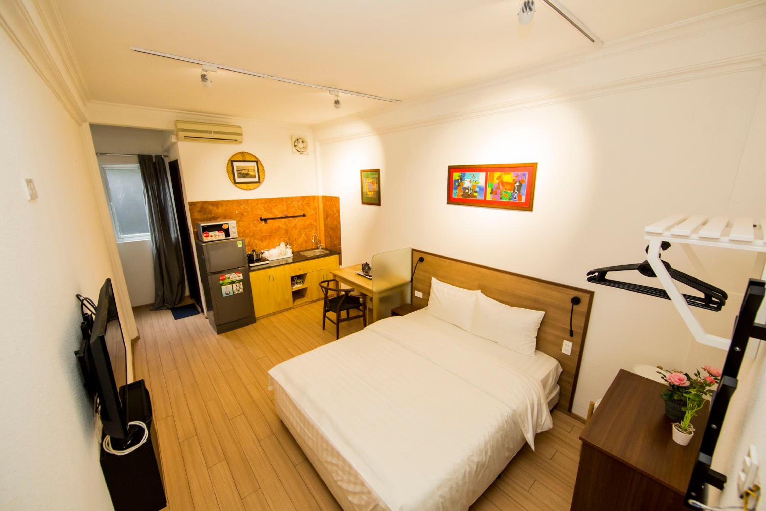 Elegant Studio Yet Kieu