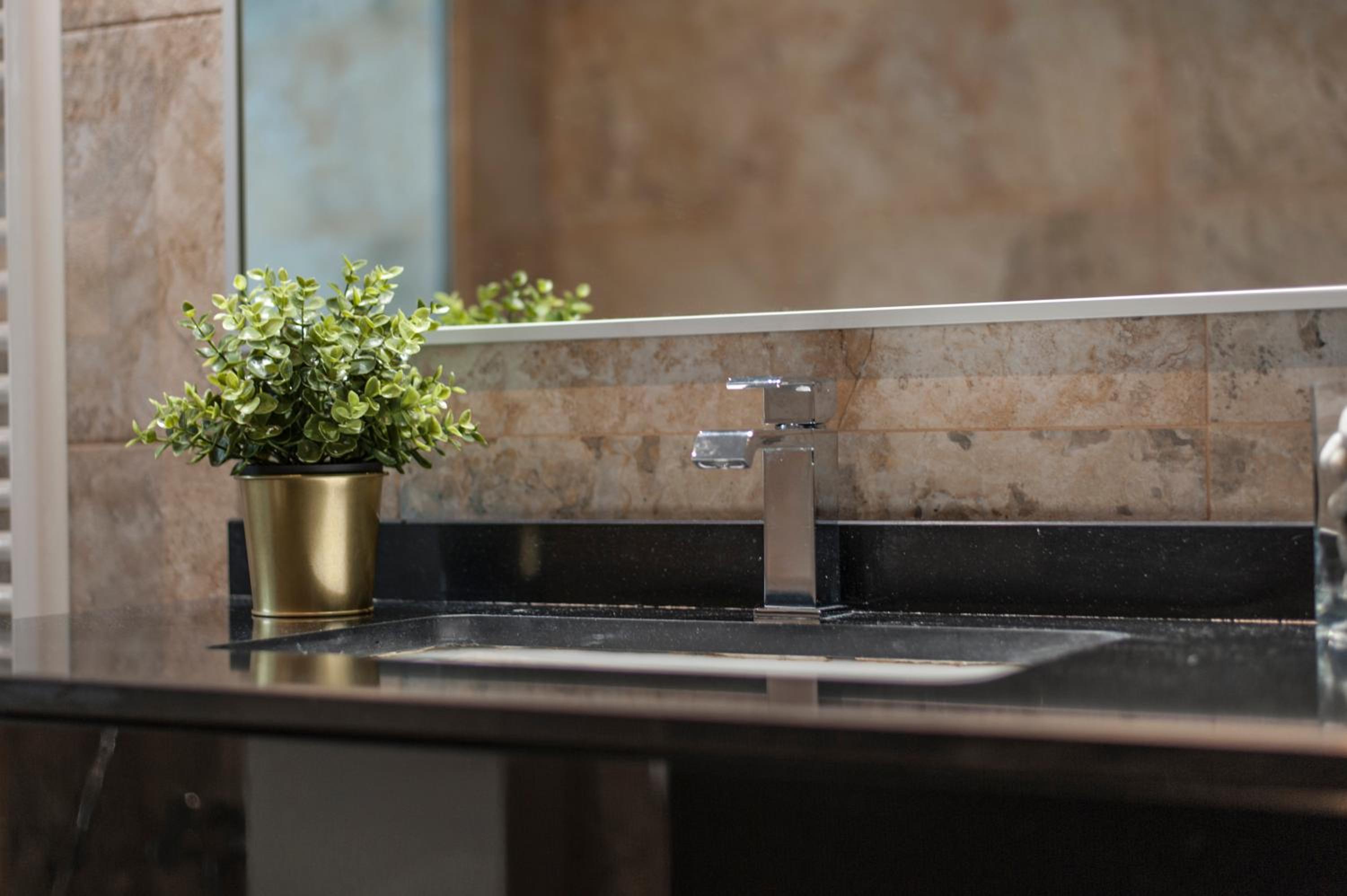 Apartamento Plaza de Castilla II - Urbano con Estilo y Funcional