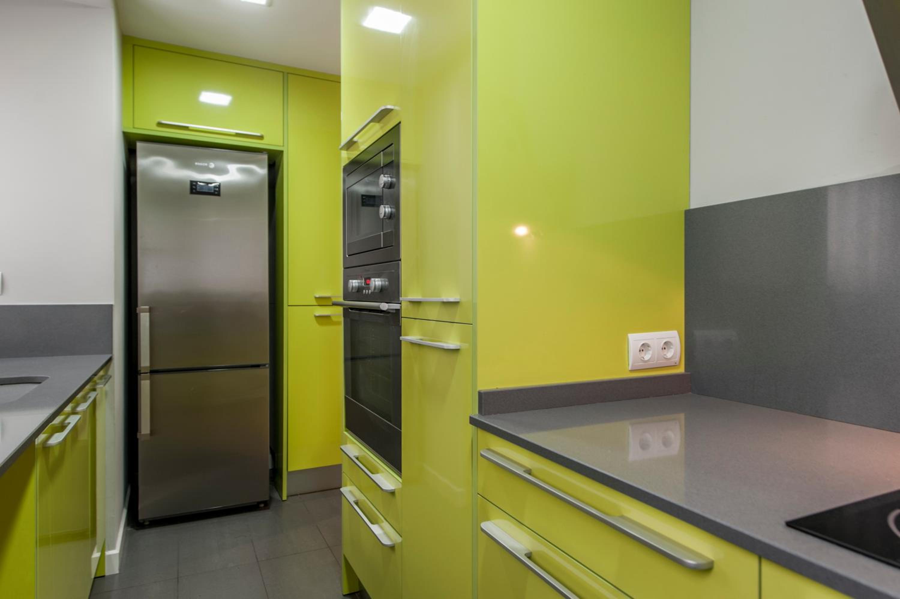 Apartamento Plaza de Castilla II - Urbano con Estilo y Funcional