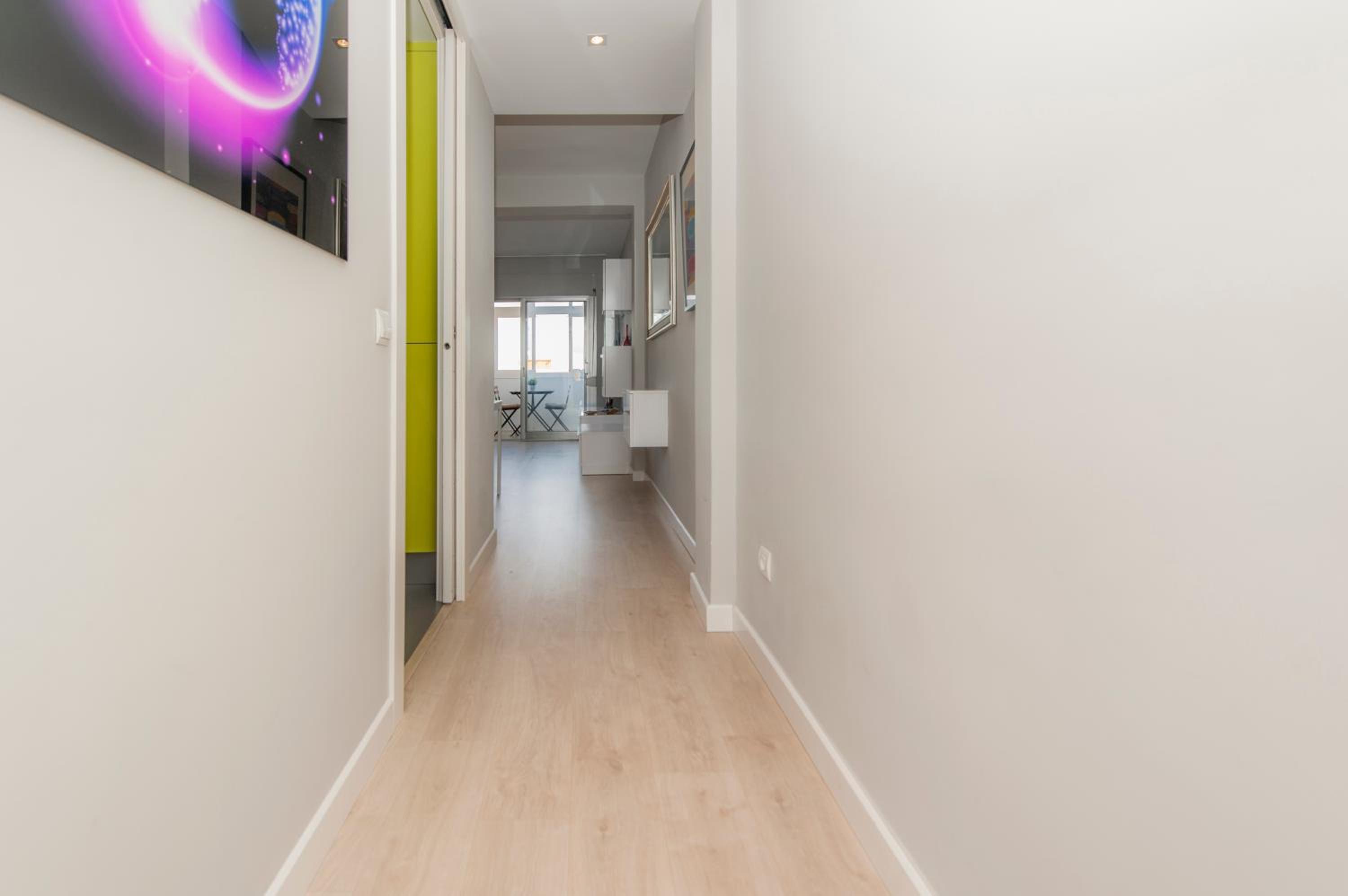 Apartamento Plaza de Castilla II - Urbano con Estilo y Funcional