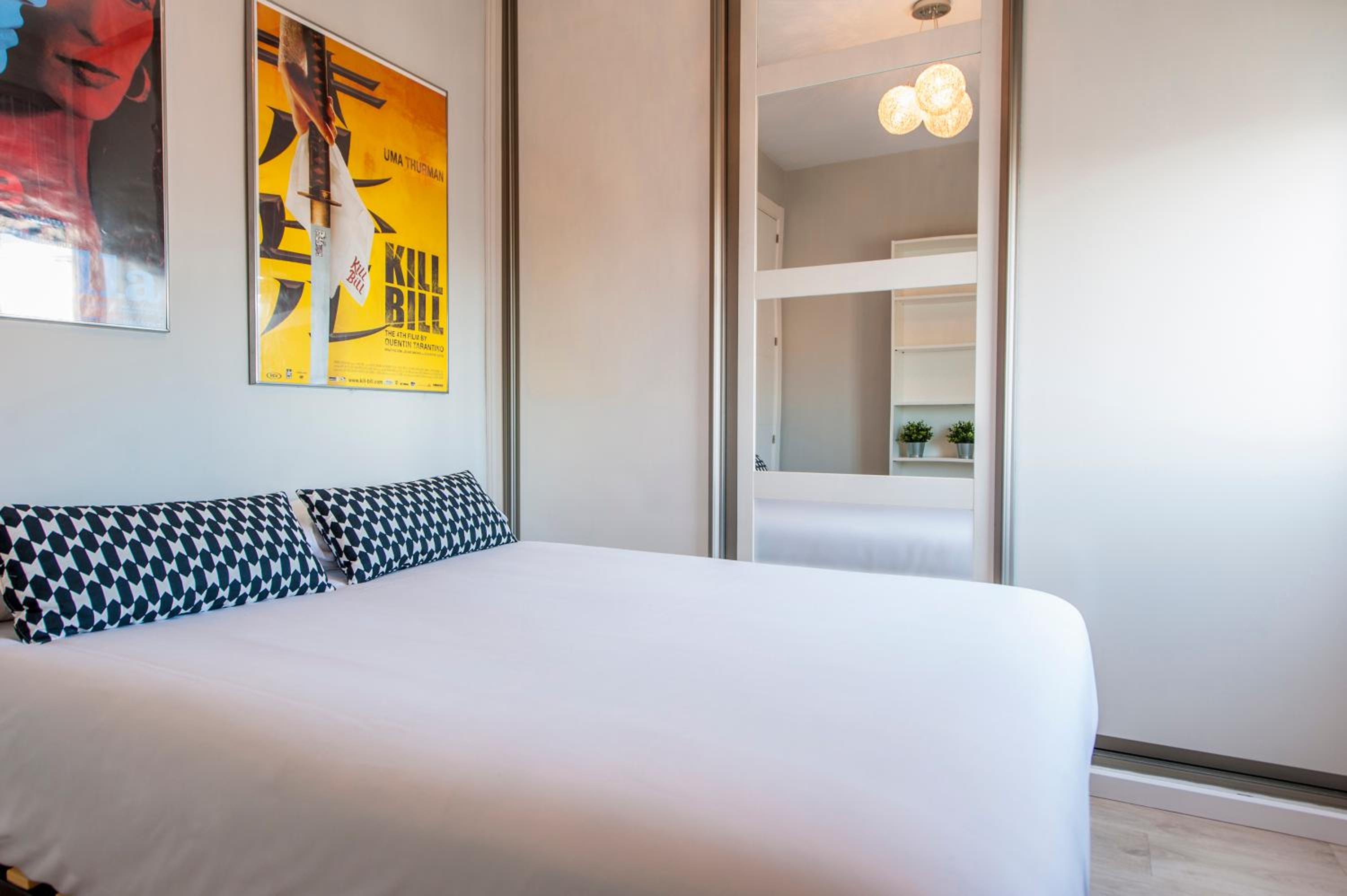 Apartamento Plaza de Castilla II - Urbano con Estilo y Funcional