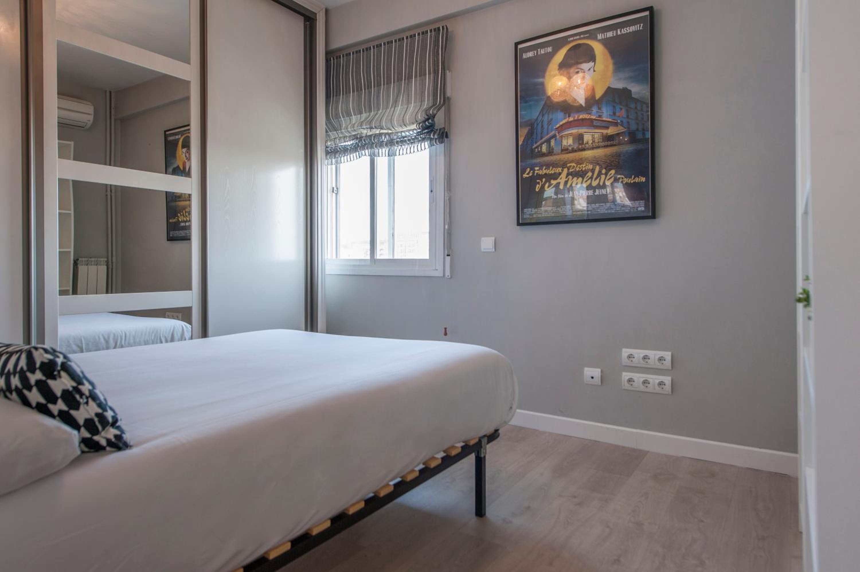 Apartamento Plaza de Castilla II - Urbano con Estilo y Funcional