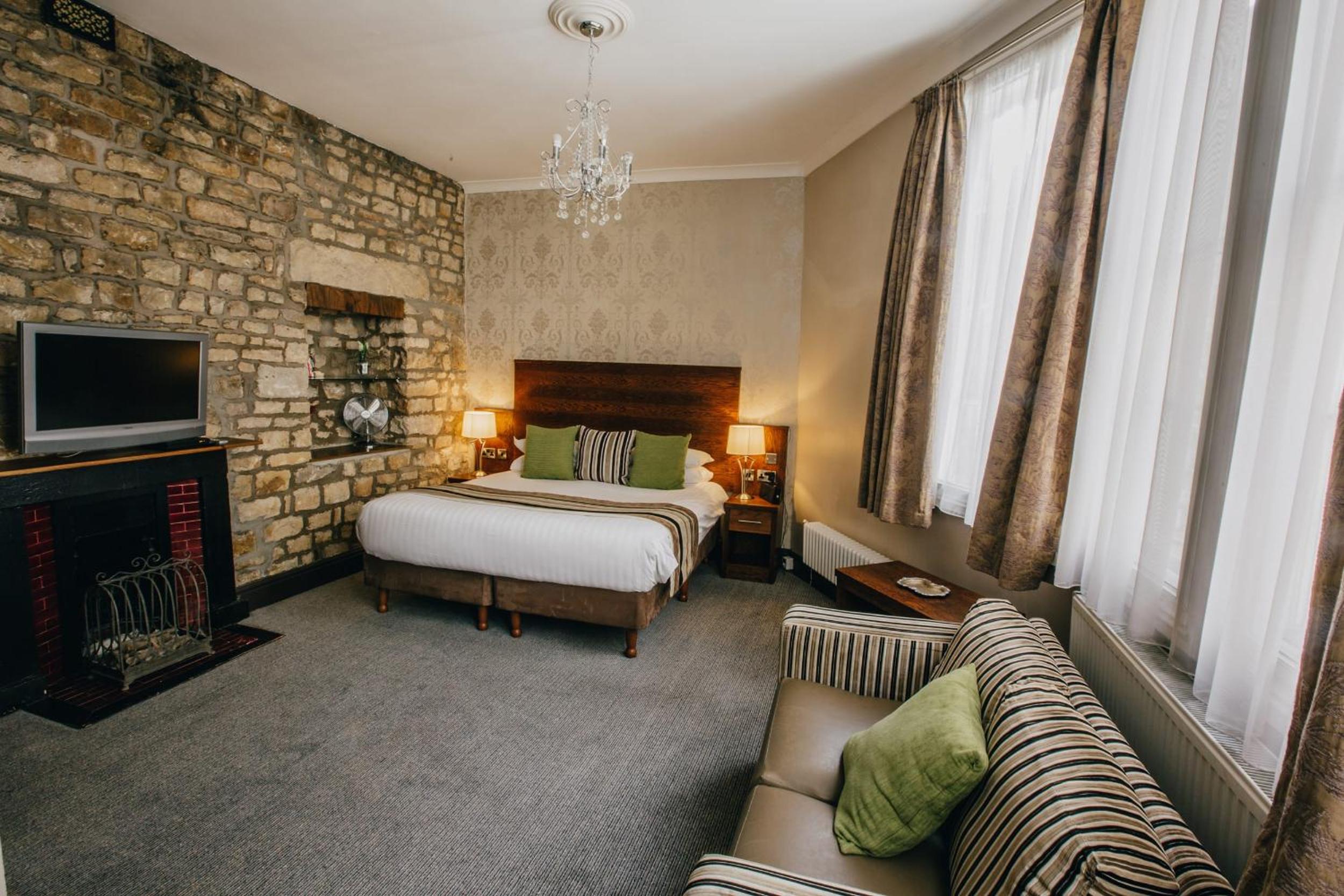 The Sun Hotel & Bar
