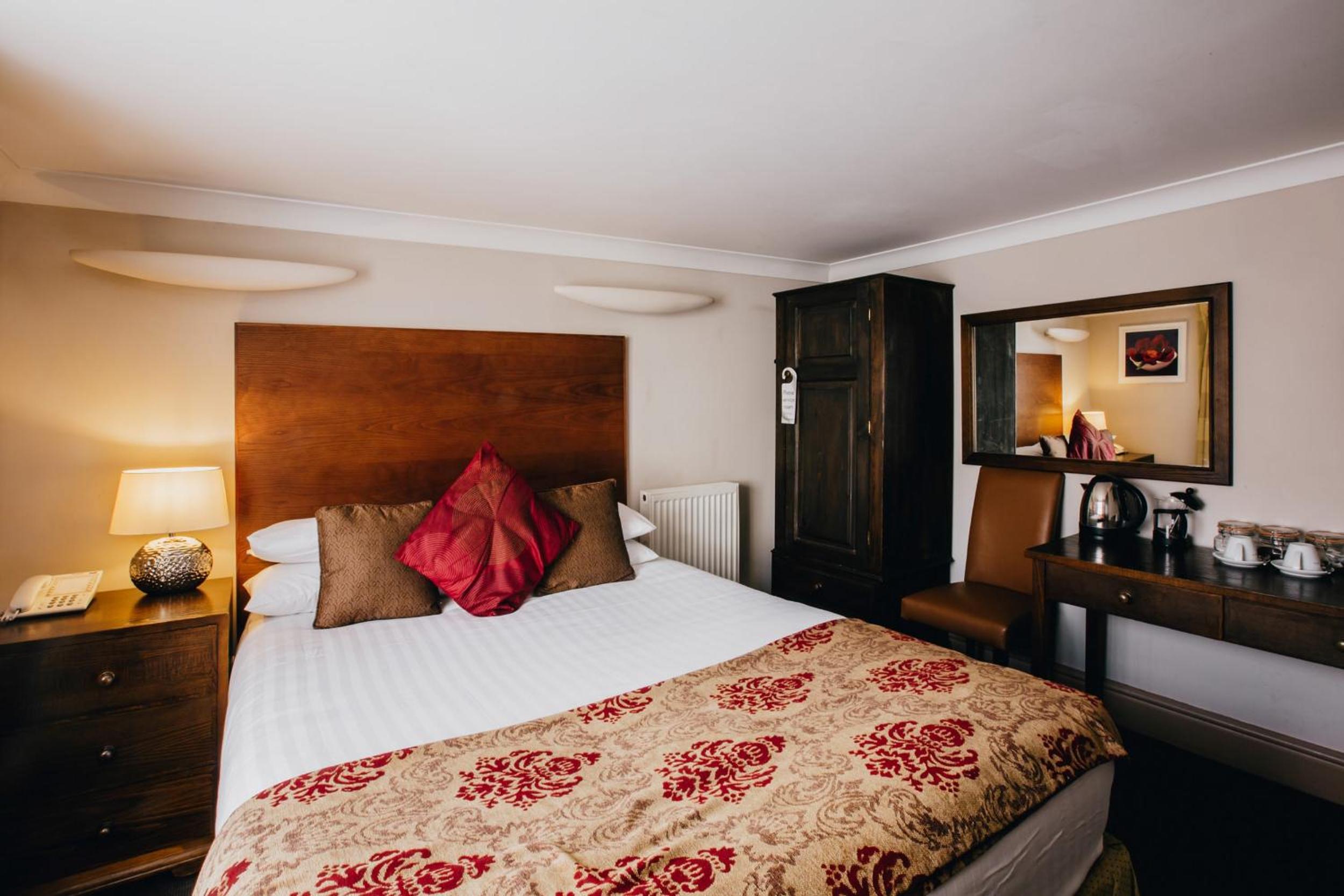The Sun Hotel & Bar