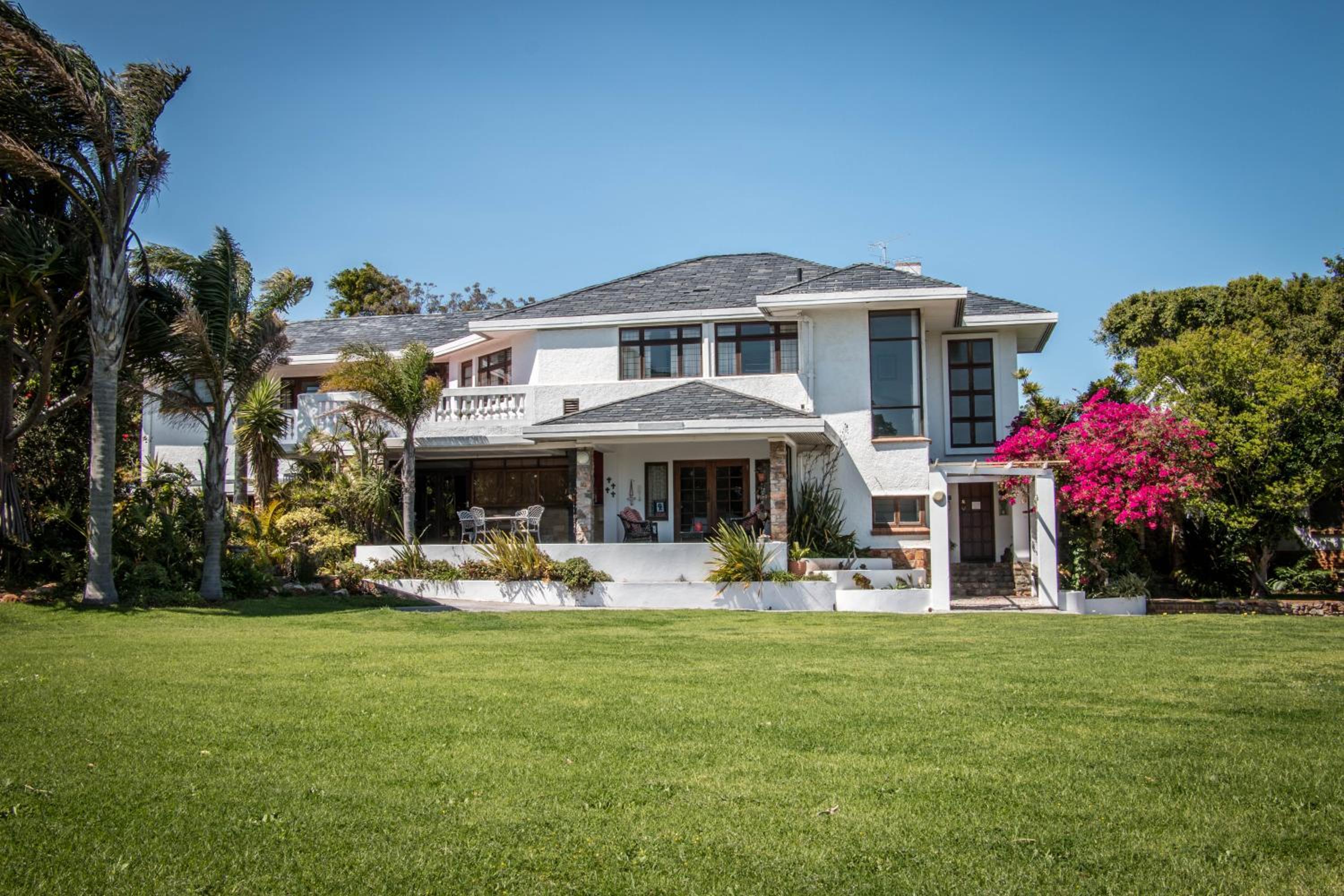 Hotel Hallack Manor - Image 1