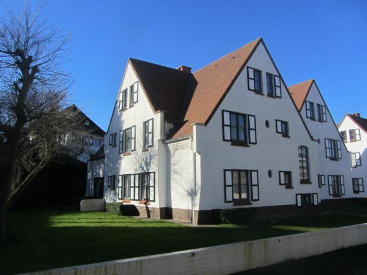 Gezellige studio in residentie Maison Blanche op 50m van het strand view 5