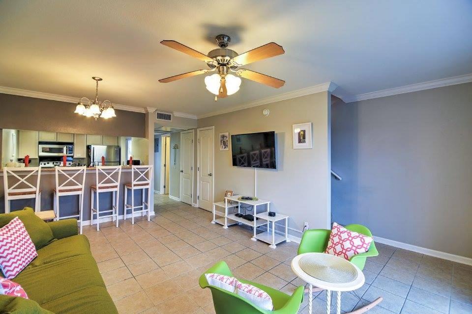 Marina Townhouse at Oak Glenn view 4