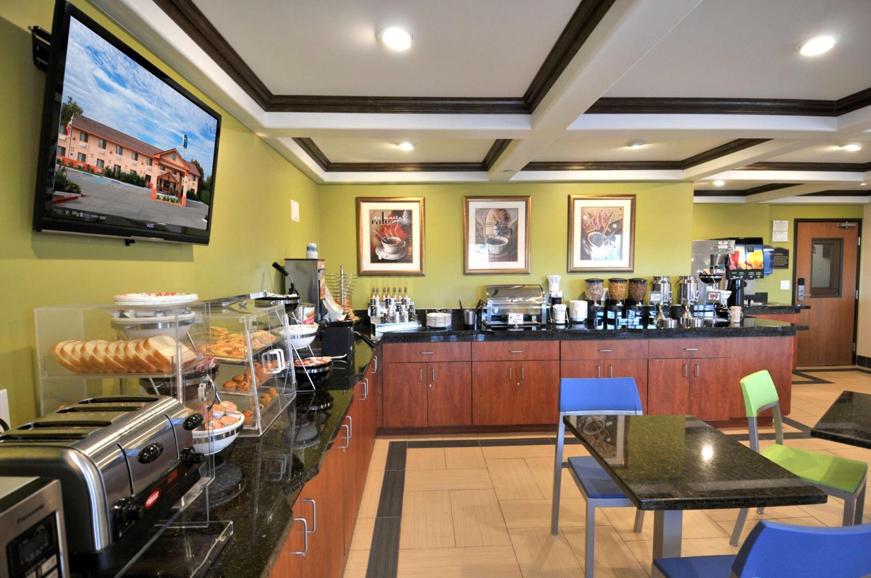 Red Bluff Vacations - Best Western Antelope Inn  Suites - Property Image 10