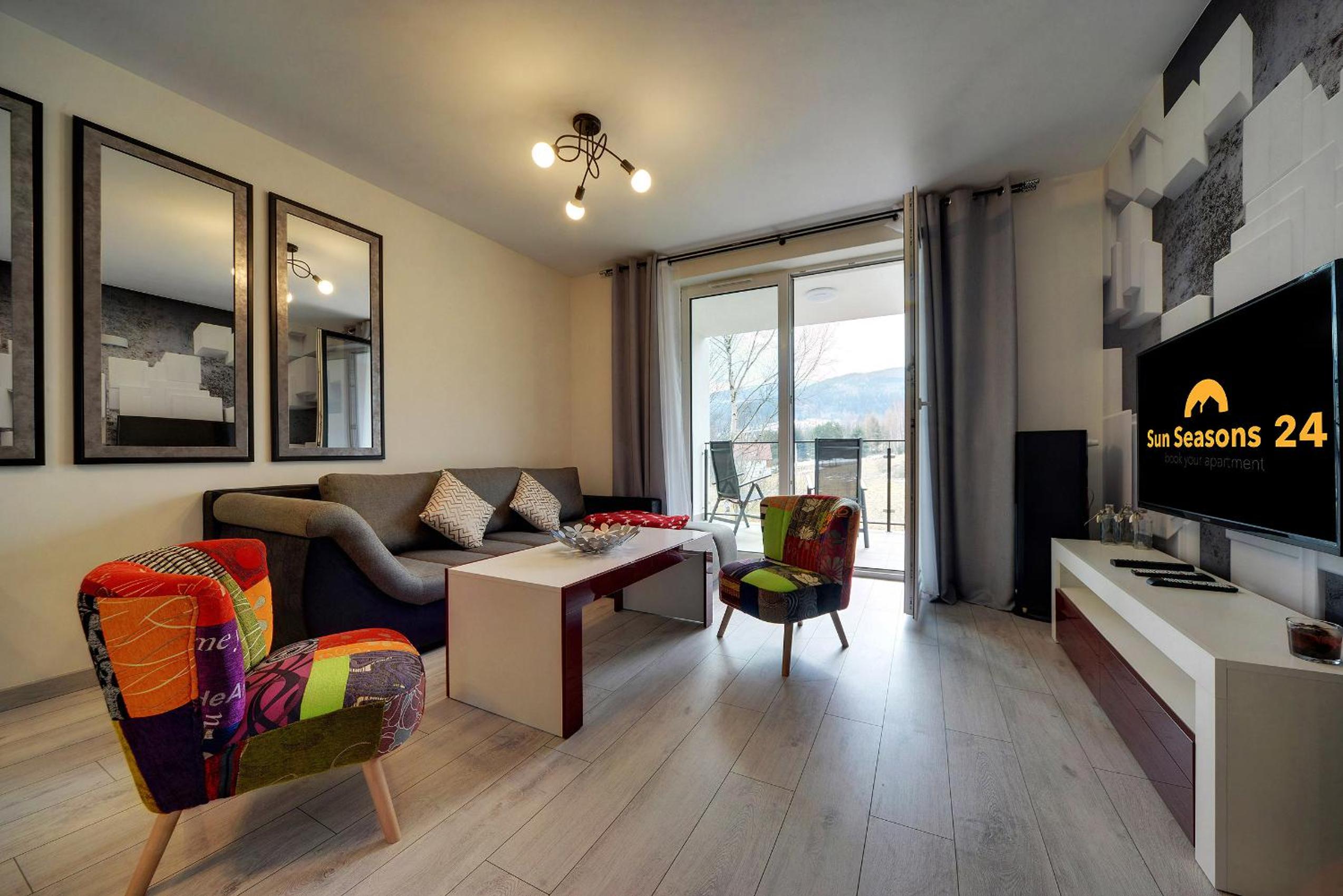 Eleganckie Apartamenty Sun Seasons 24 w Świeradowie Zdroju z Widokiem na Góry by Noclegi Renters view 2