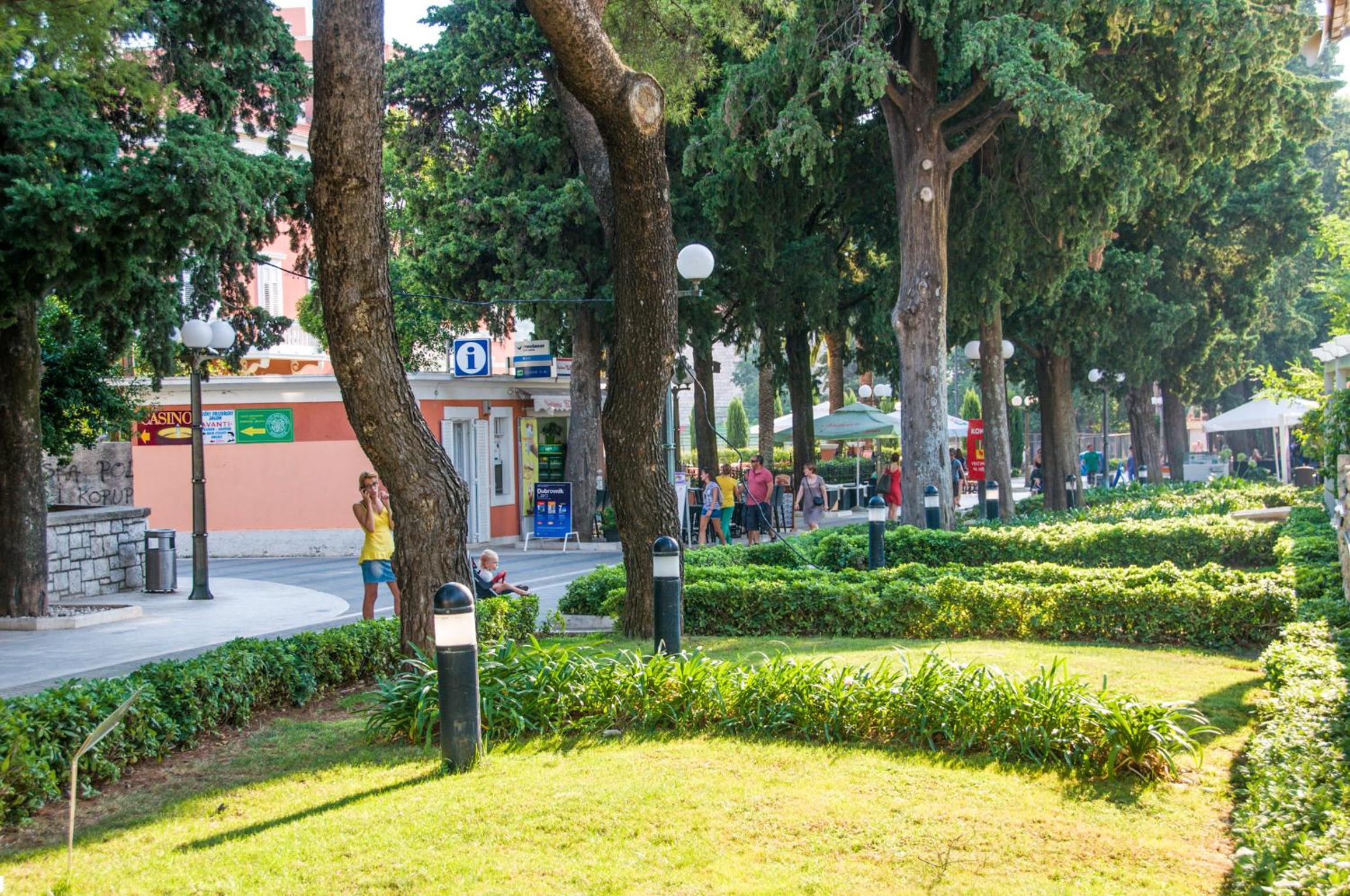 Avenue Apartment