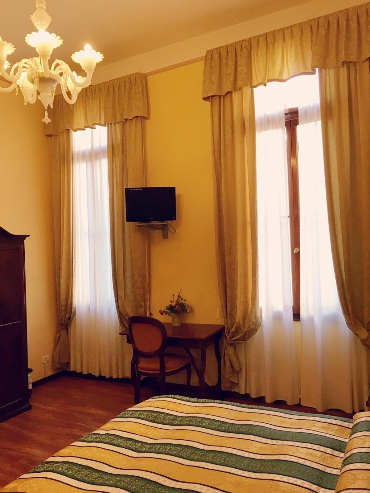Palazzo Lion Morosini - Check in presso Locanda Ai Santi Apostoli