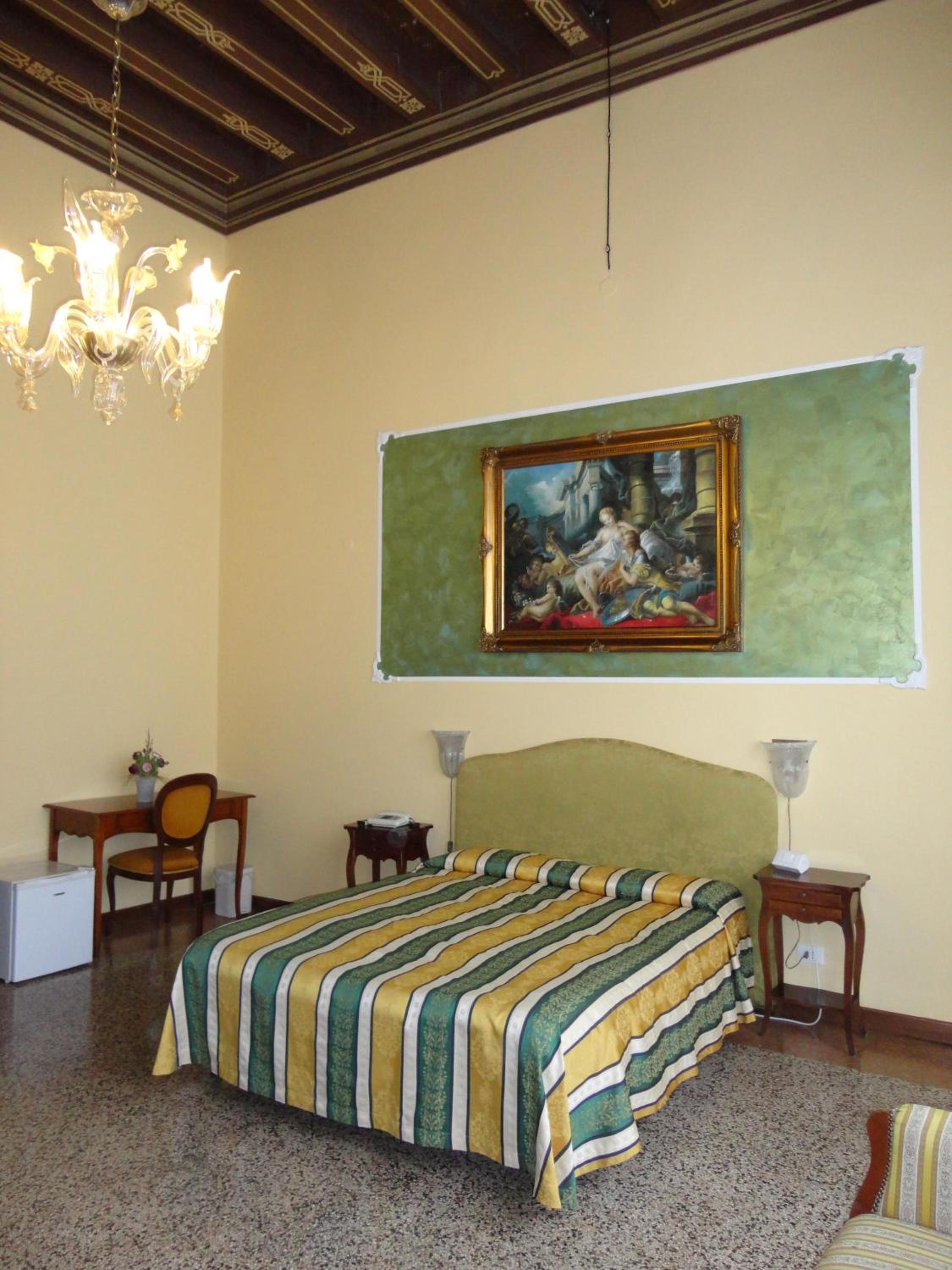 Palazzo Lion Morosini - Check in presso Locanda Ai Santi Apostoli