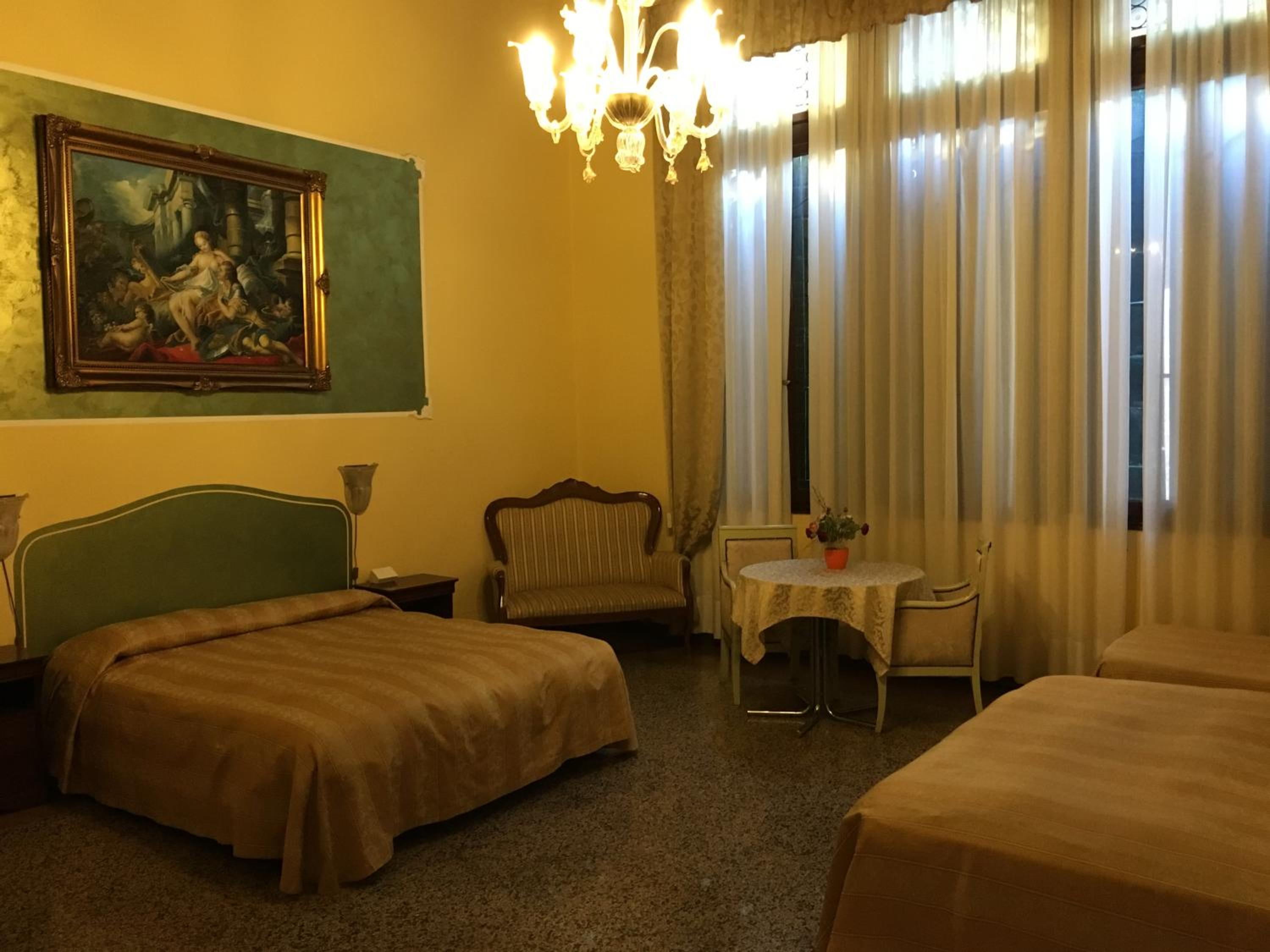 Palazzo Lion Morosini - Check in presso Locanda Ai Santi Apostoli