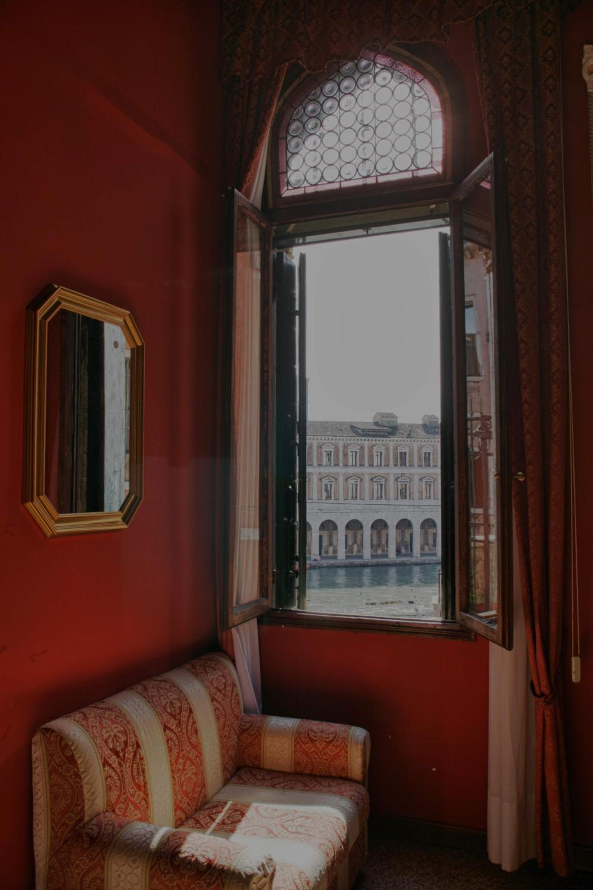 Palazzo Lion Morosini - Check in presso Locanda Ai Santi Apostoli