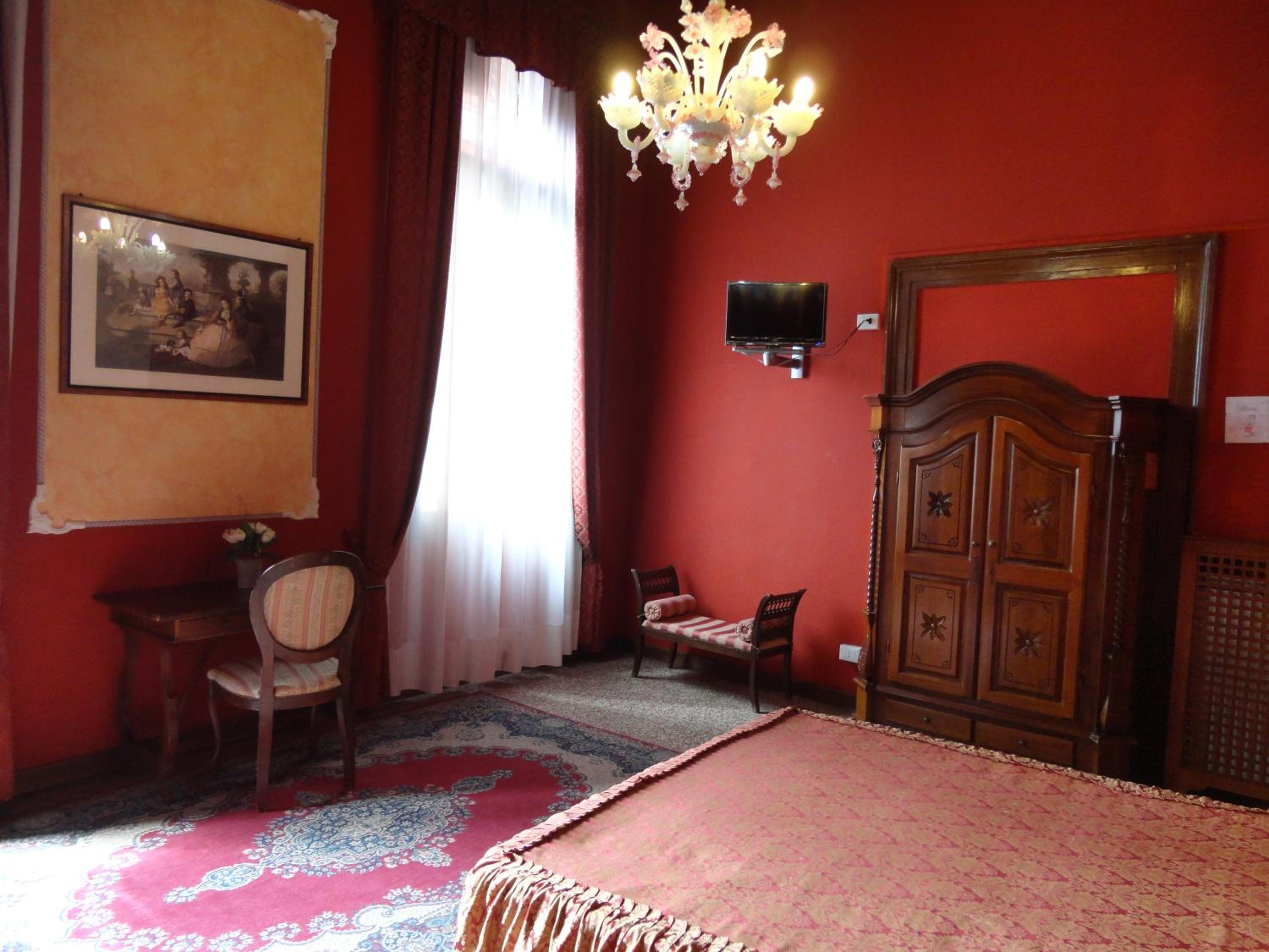 Palazzo Lion Morosini - Check in presso Locanda Ai Santi Apostoli