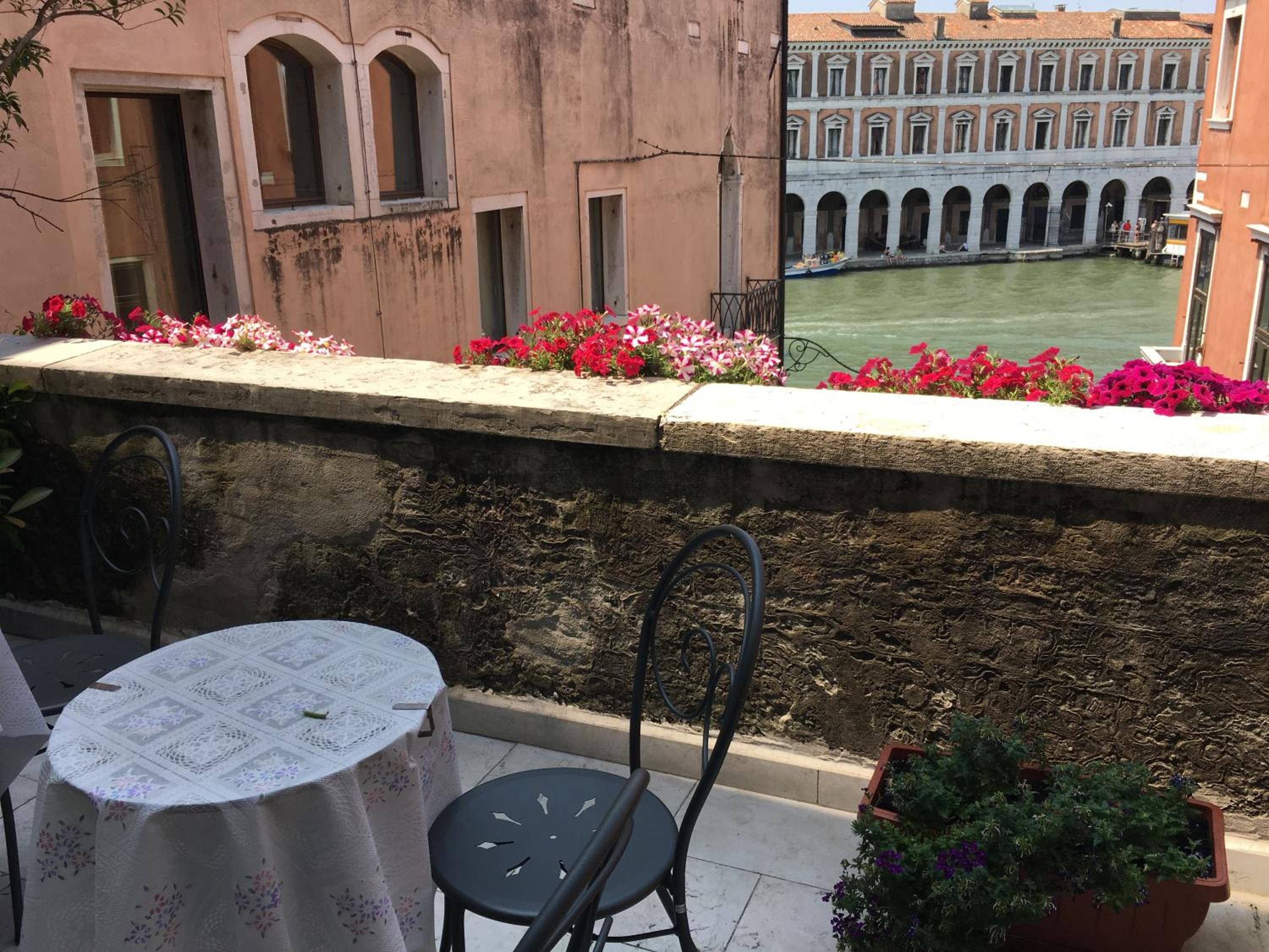 Palazzo Lion Morosini - Check in presso Locanda Ai Santi Apostoli