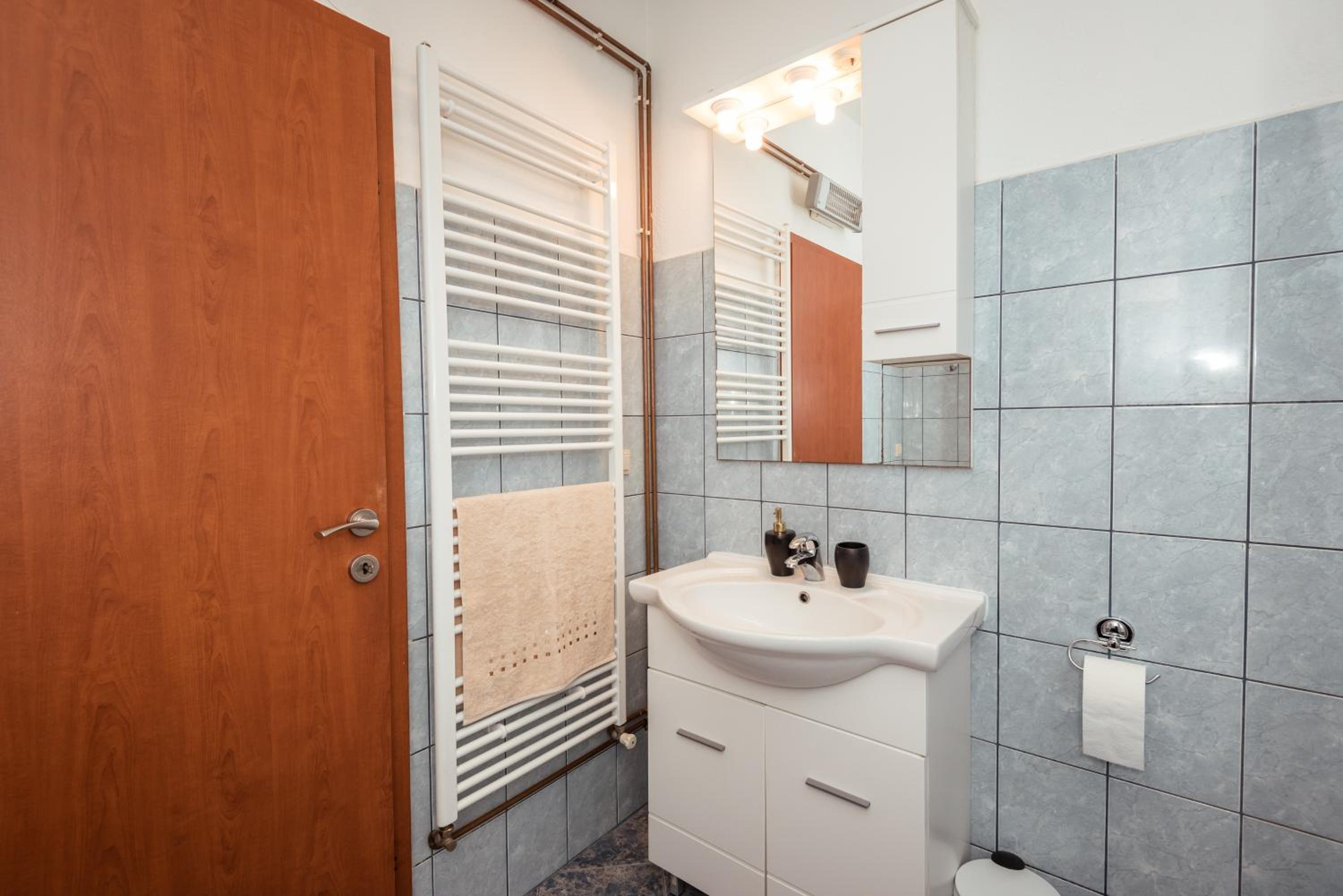 Marinus Apartments view 2