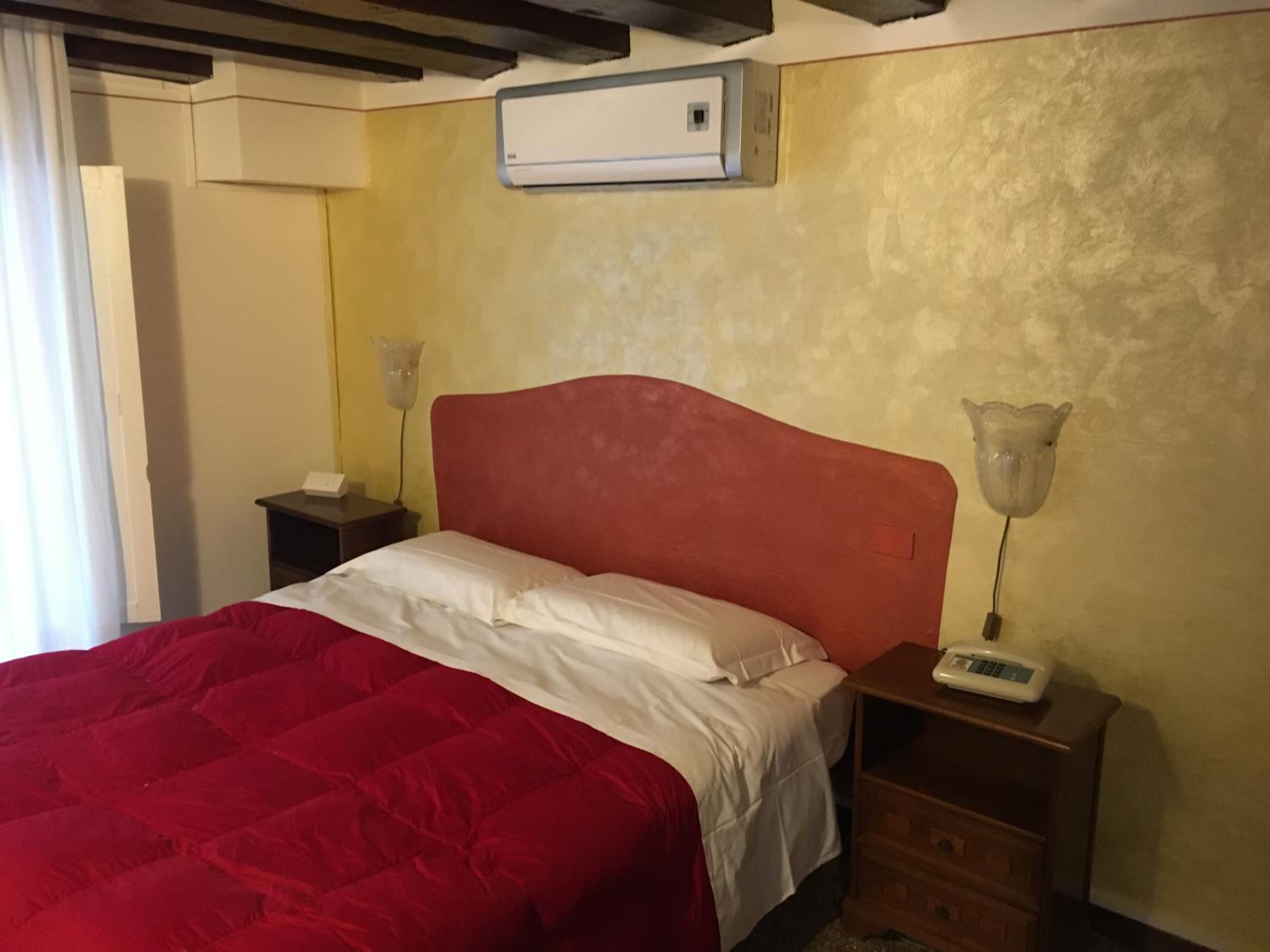 Palazzo Lion Morosini - Check in presso Locanda Ai Santi Apostoli
