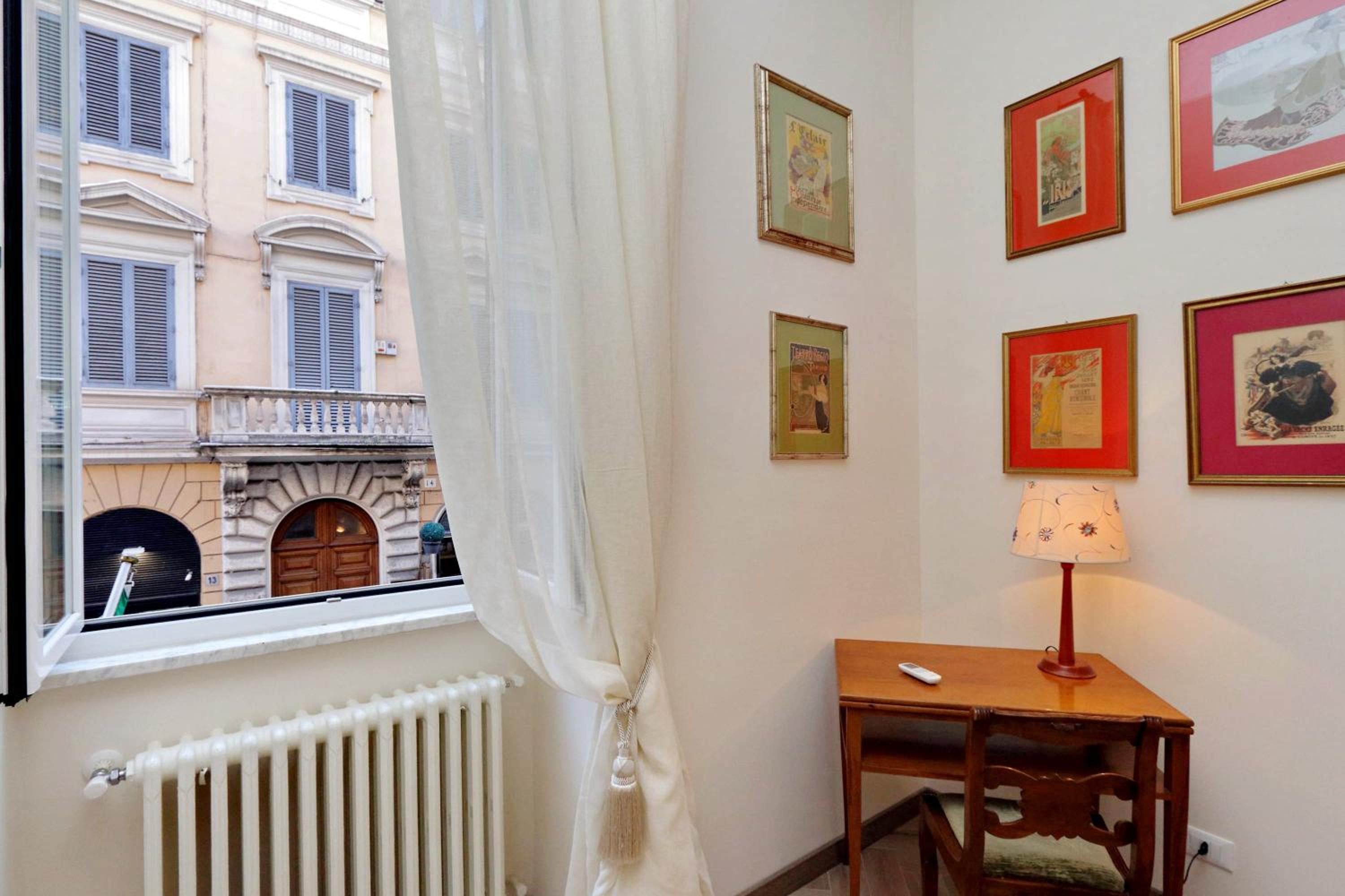 Sistina 2 en Rome — hotel room