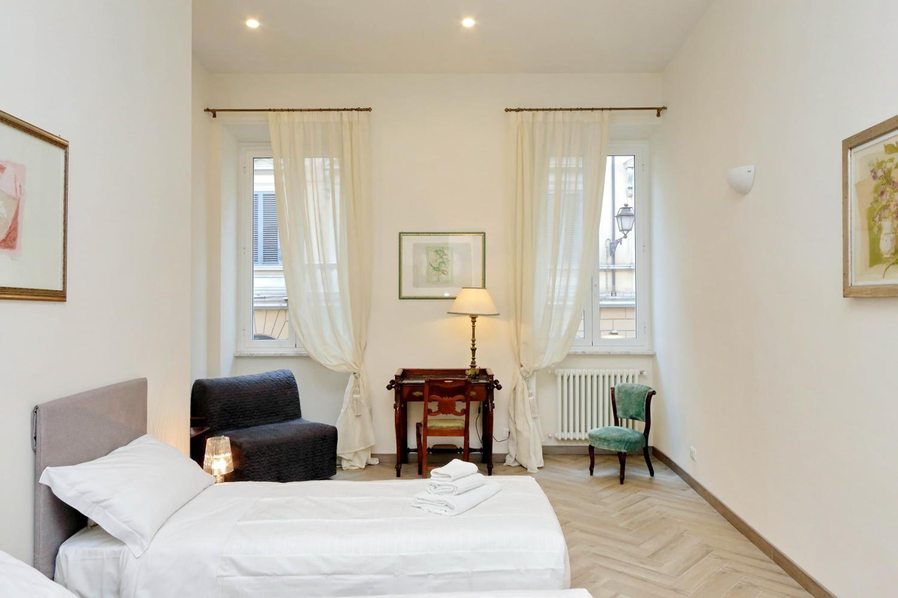 Sistina 2 en Rome — hotel room