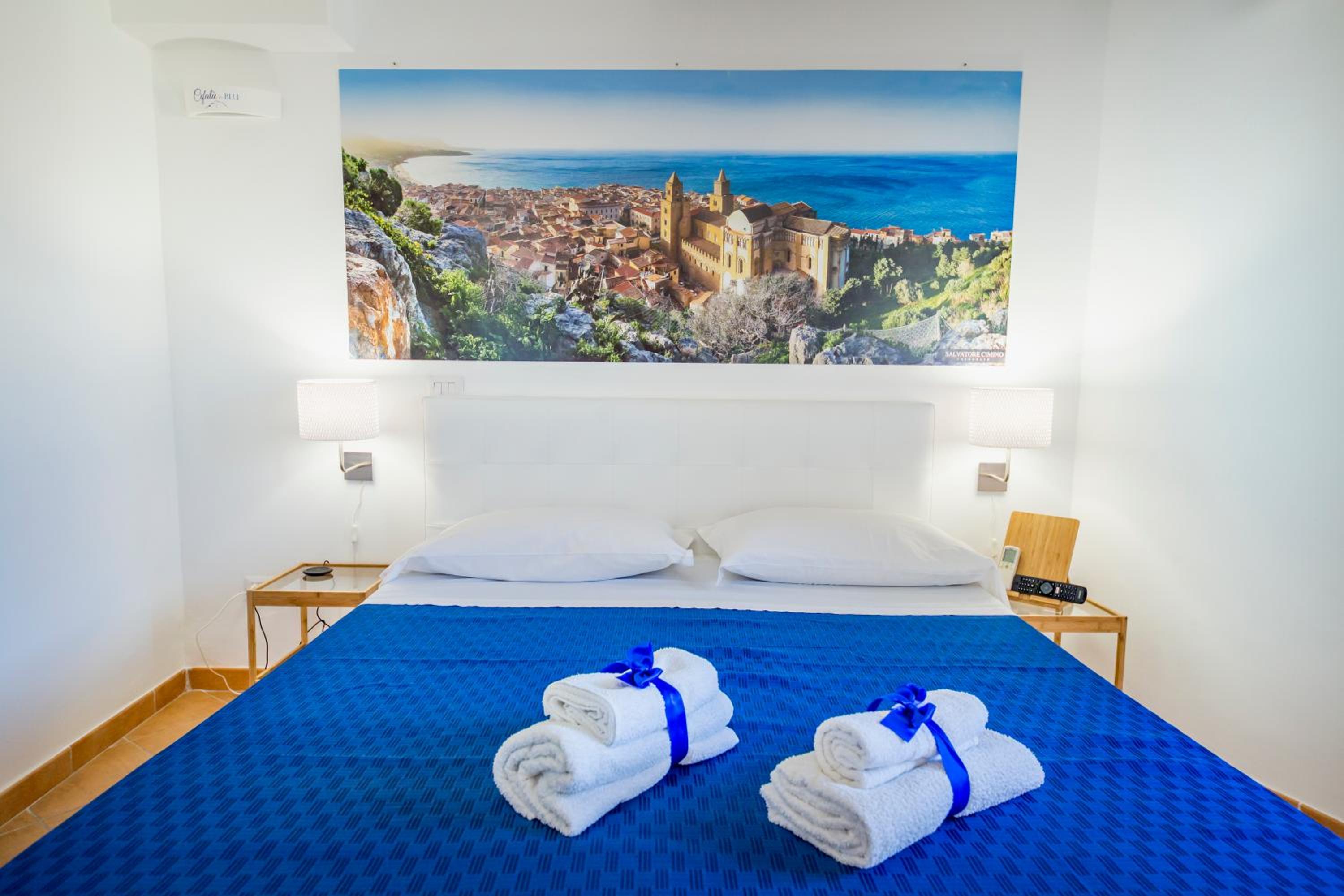 Cefalu in Blu