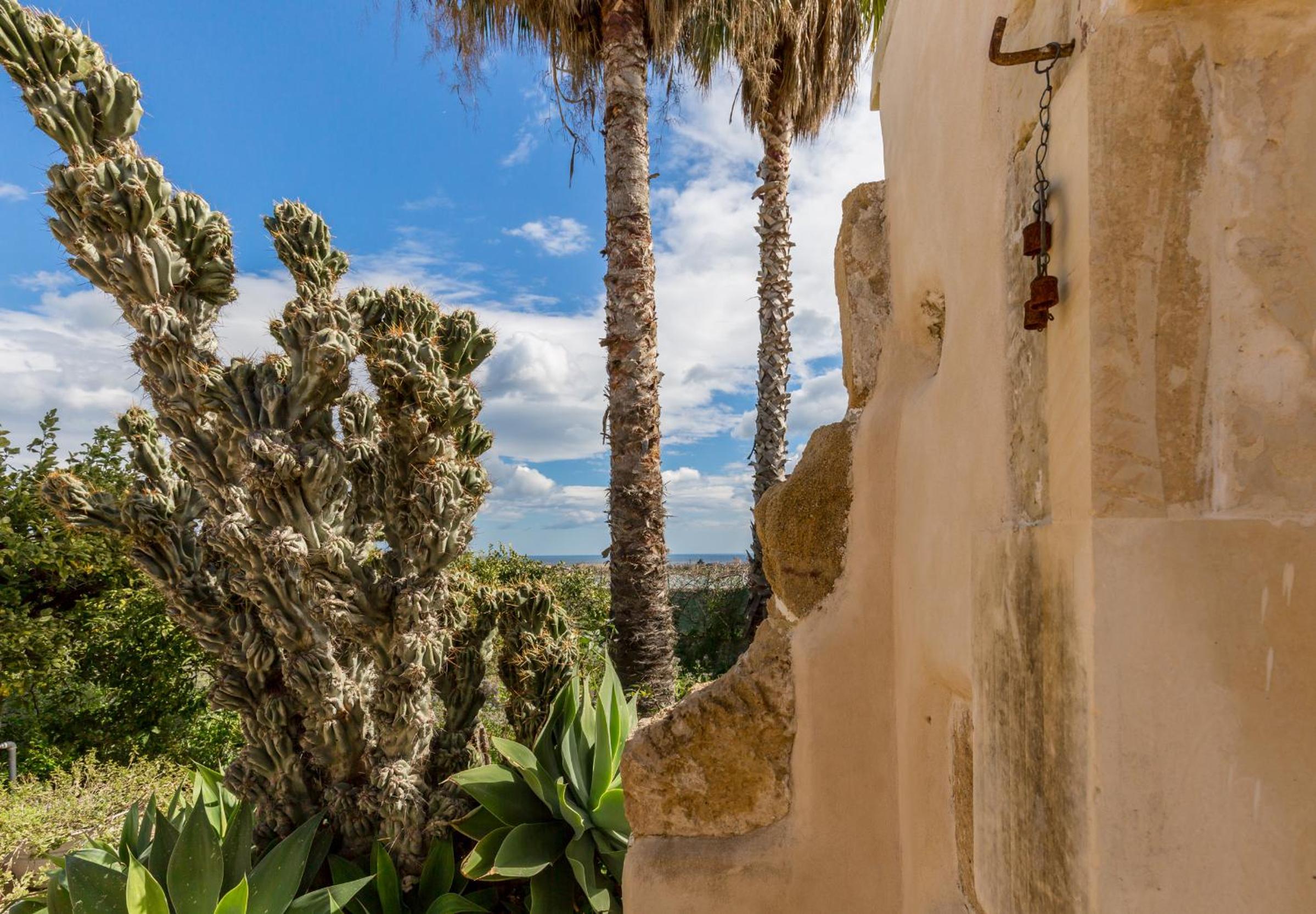 La Virgy per Noto with share swimming pool with wonderful sea view
