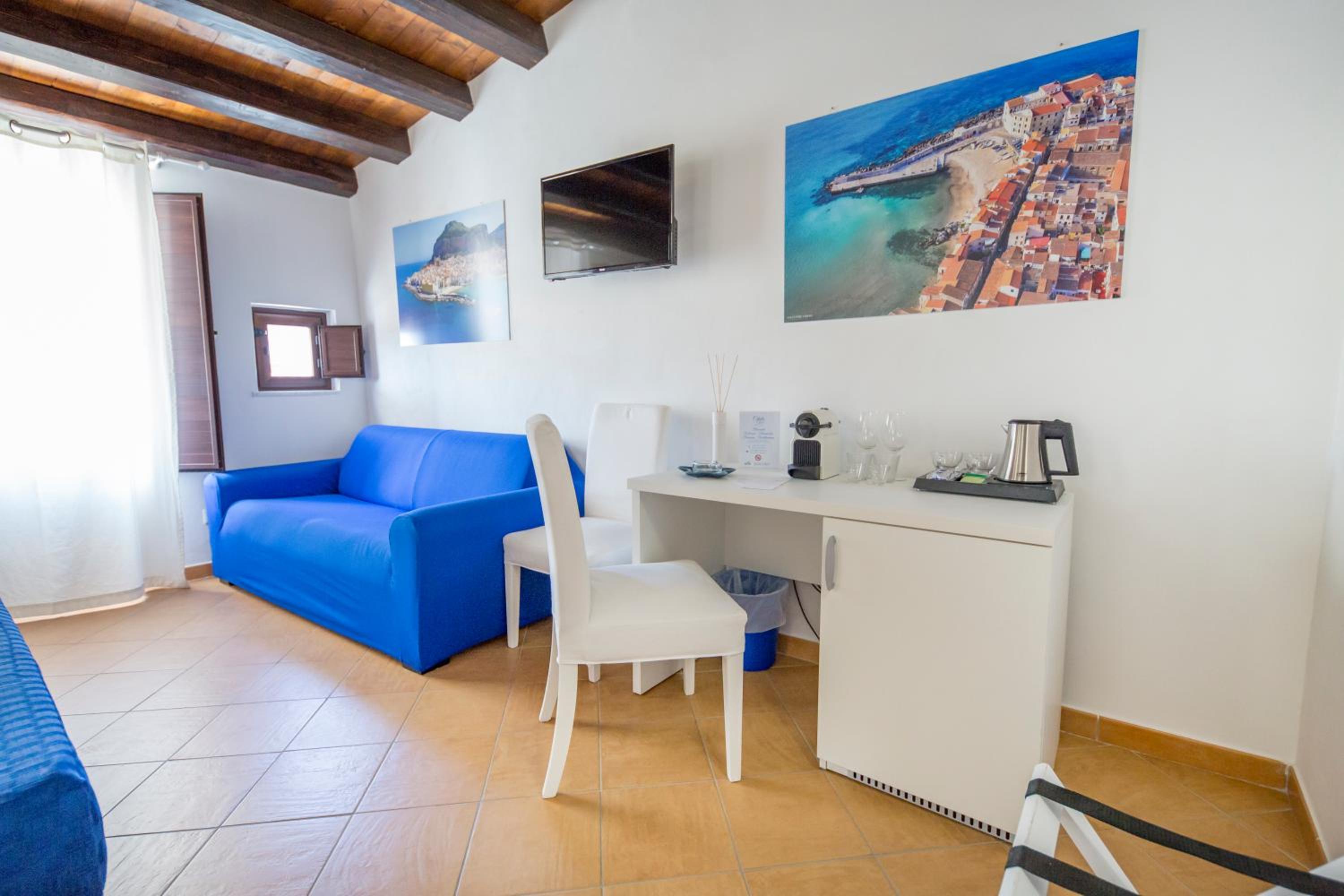 Cefalu in Blu