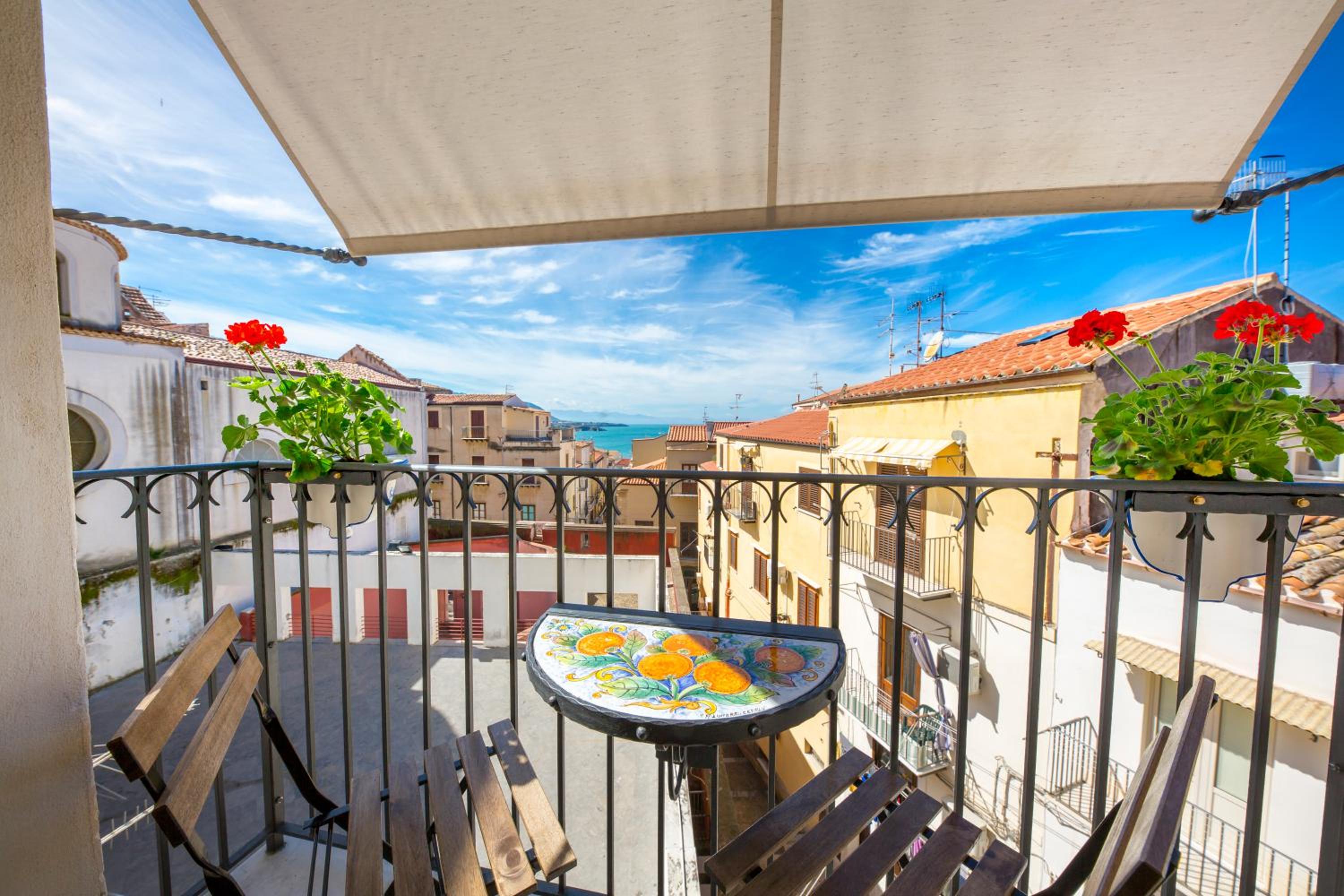 Cefalu in Blu