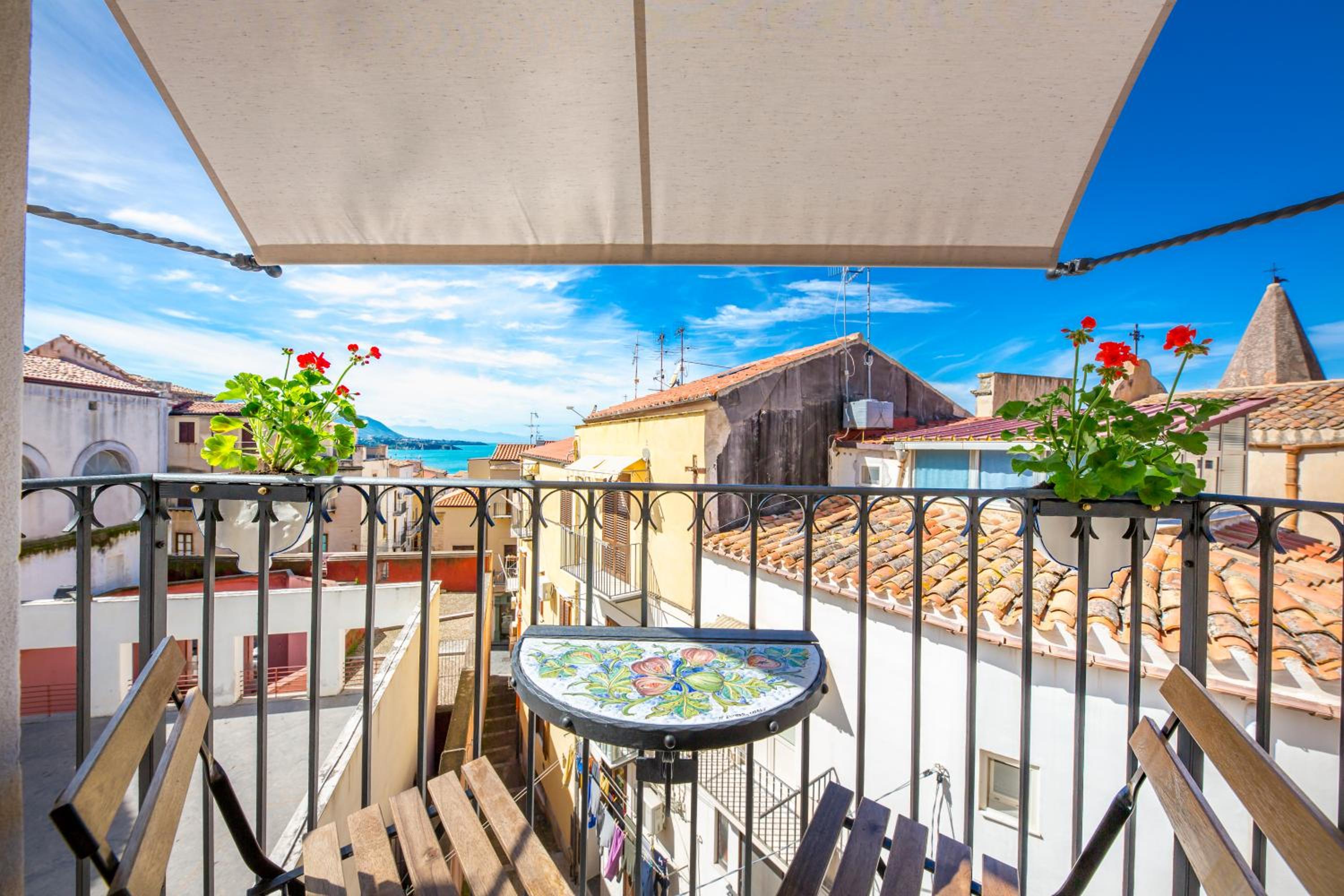 Cefalu in Blu