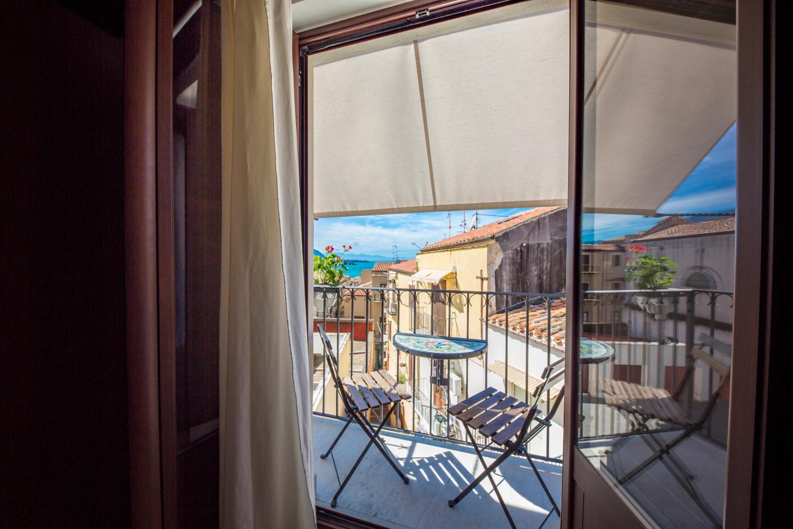 Cefalu in Blu