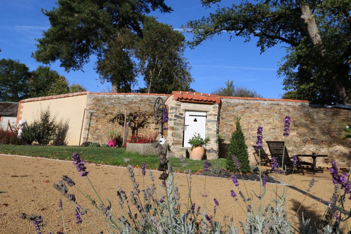 Le Petit Château des Cedres