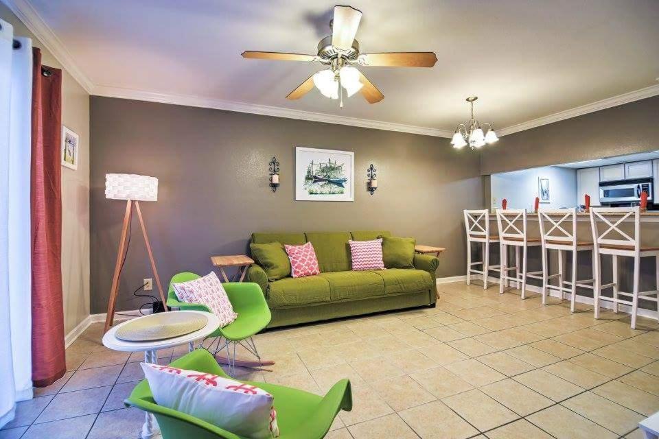 Marina Townhouse at Oak Glenn view 3