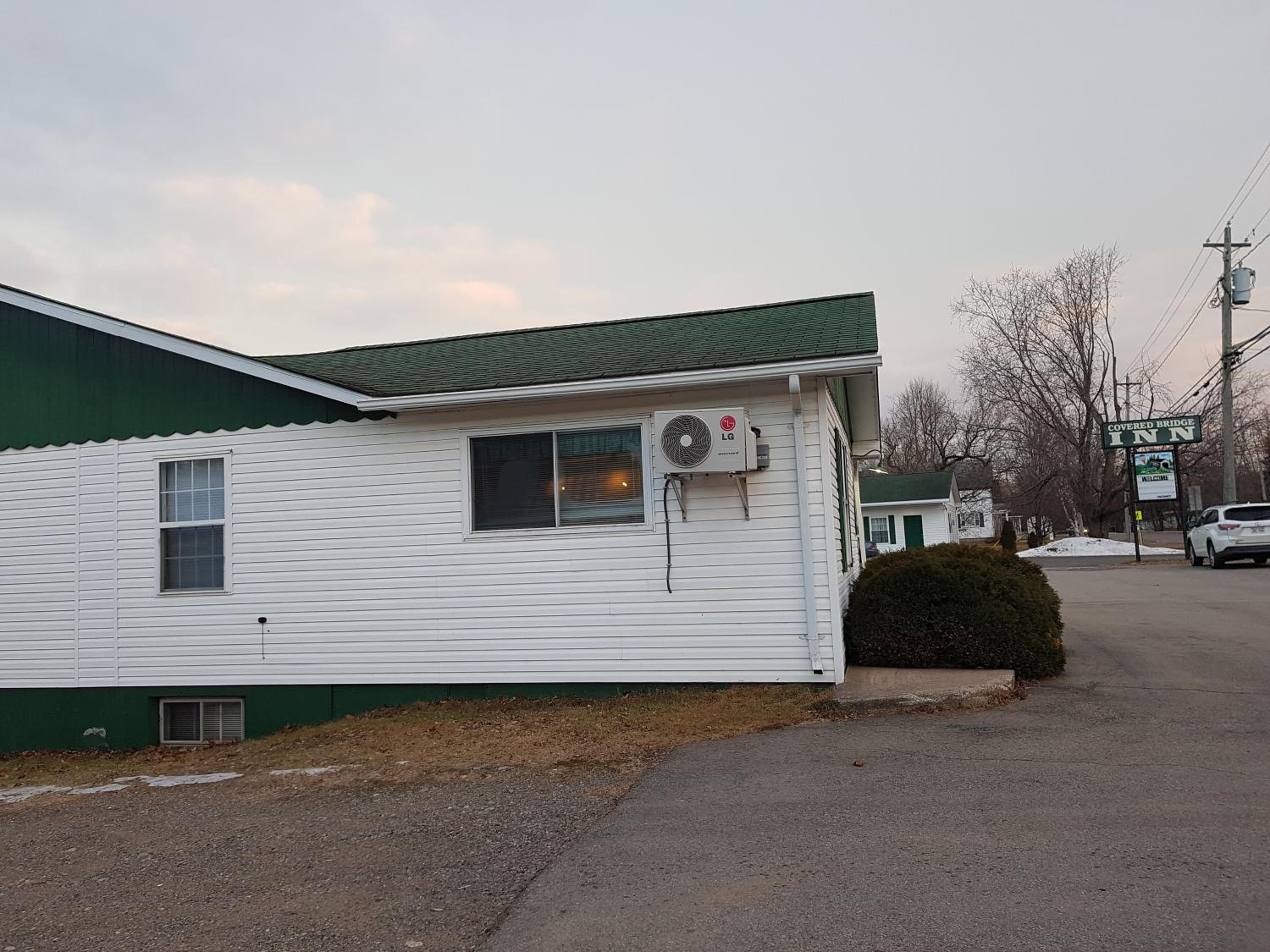 Covered Bridge Inn & Suites view 4