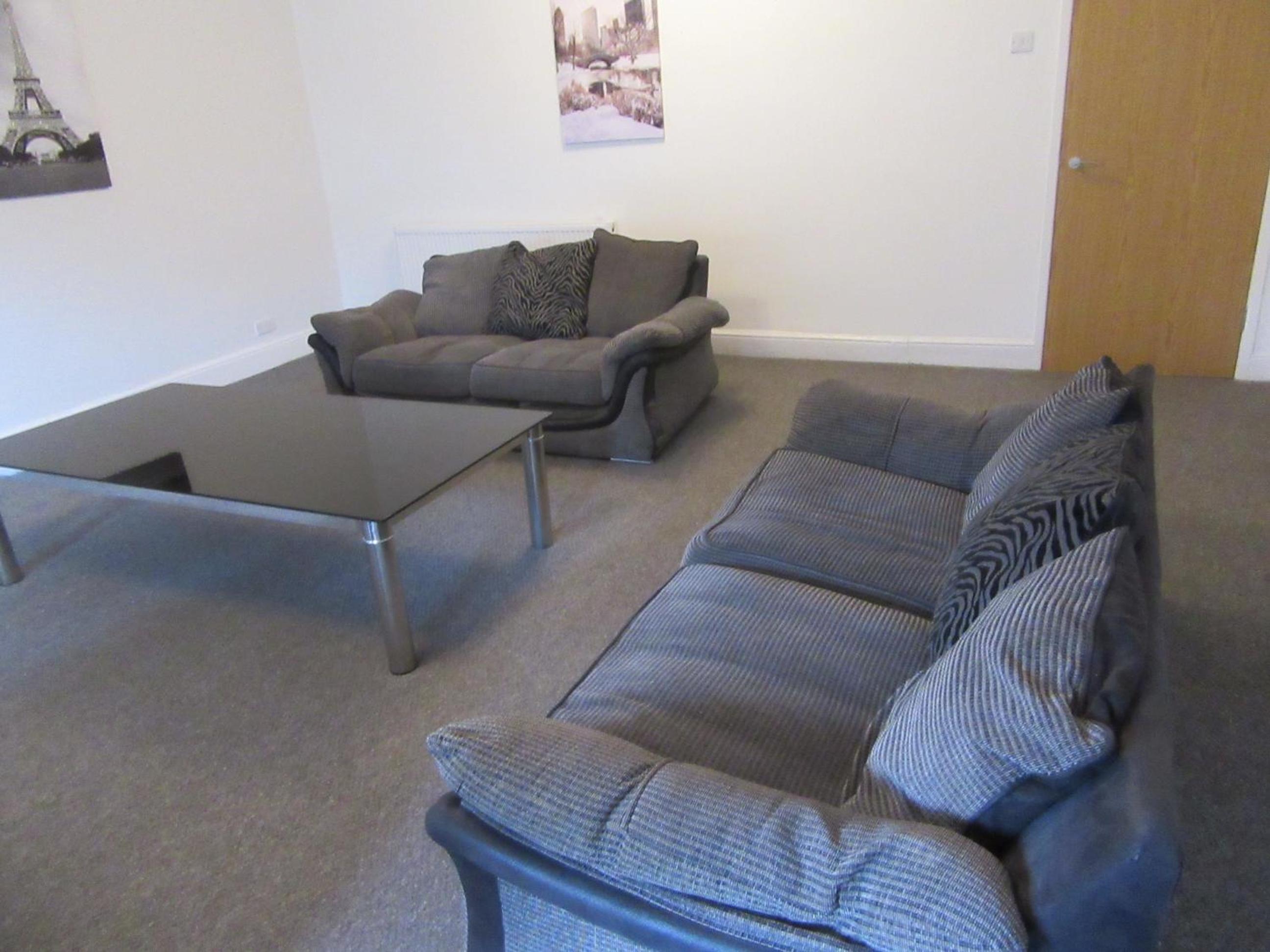 No 9 AT IVANHOE - LARGE 2 BED NEAR SEFTON PARK AND LARK LANE view 4