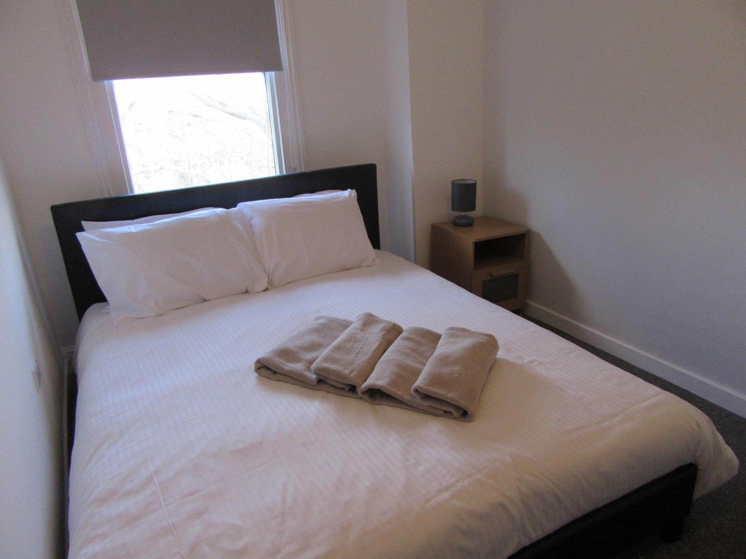 No 9 AT IVANHOE - LARGE 2 BED NEAR SEFTON PARK AND LARK LANE view 3