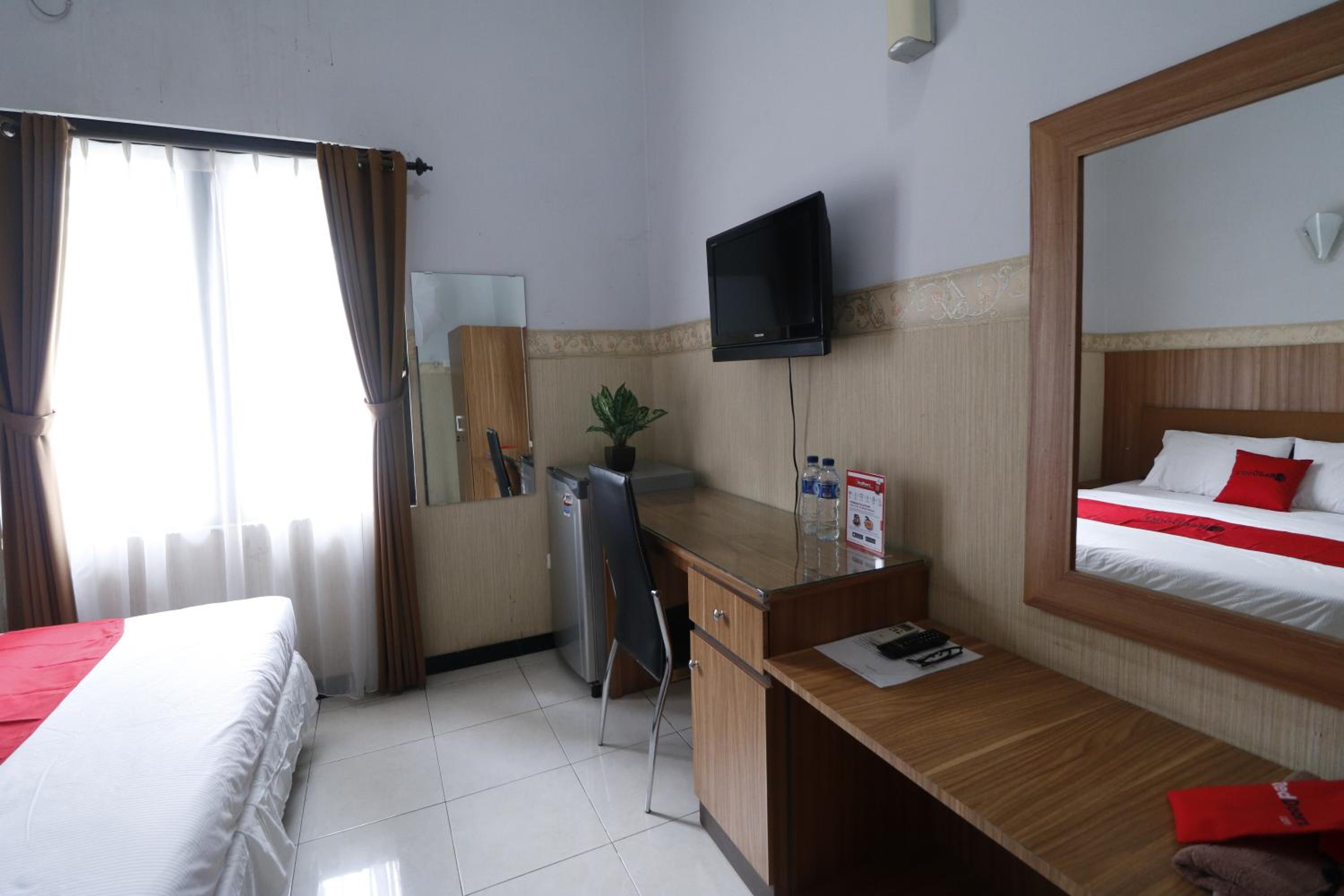 RedDoorz Plus near Undip Tembalang, Semarang - 17