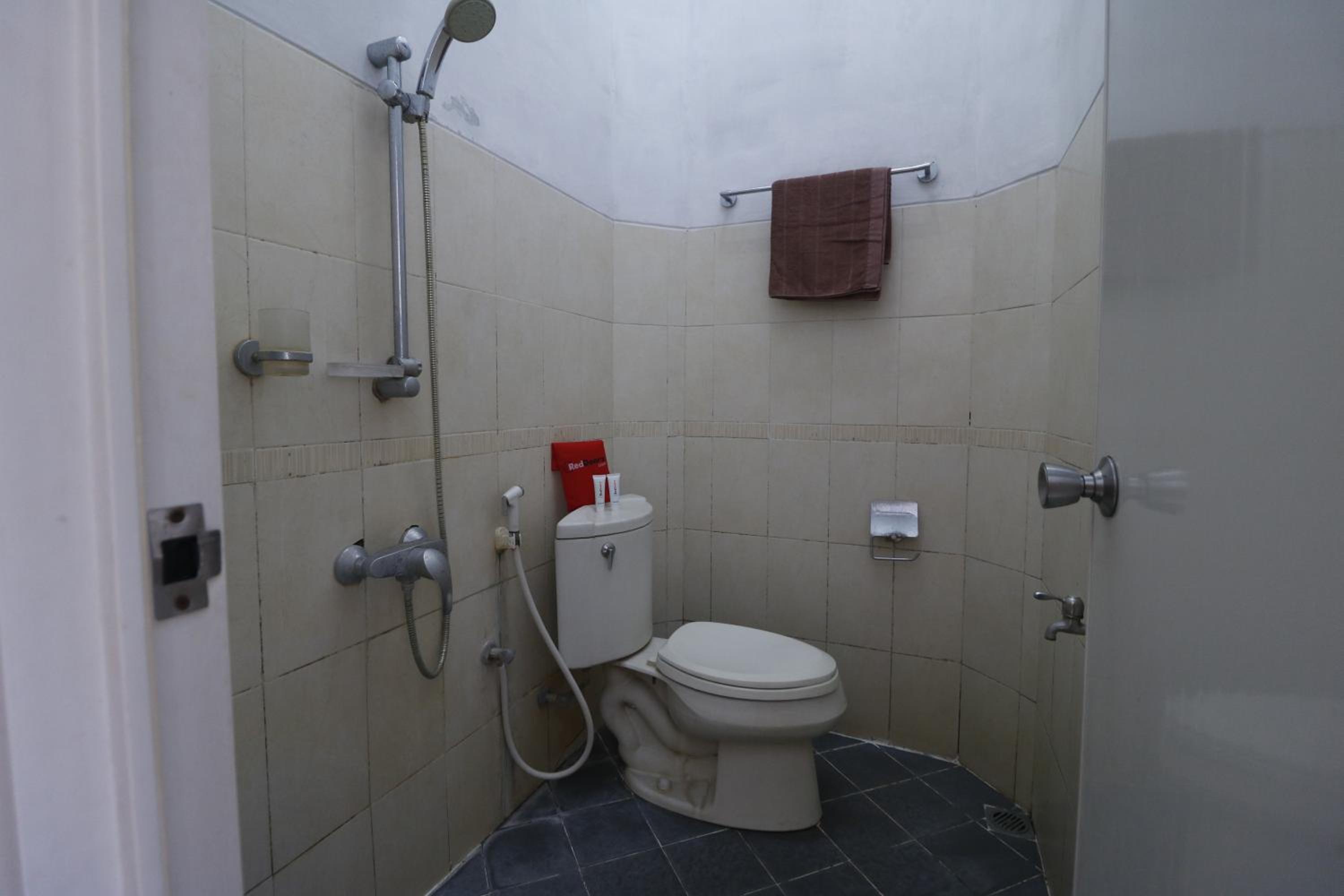 RedDoorz Plus near Undip Tembalang