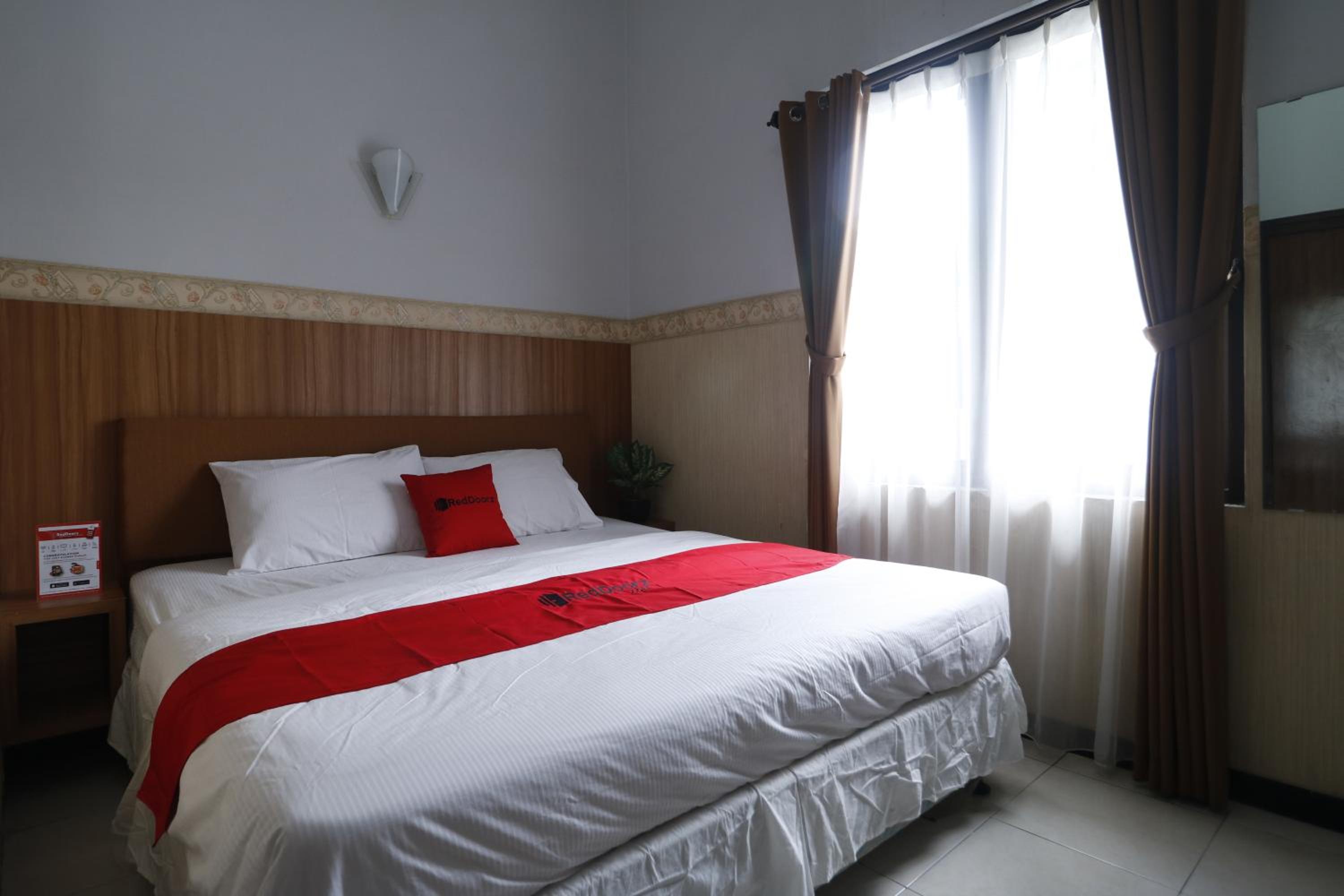 RedDoorz Plus near Undip Tembalang, Semarang - 20