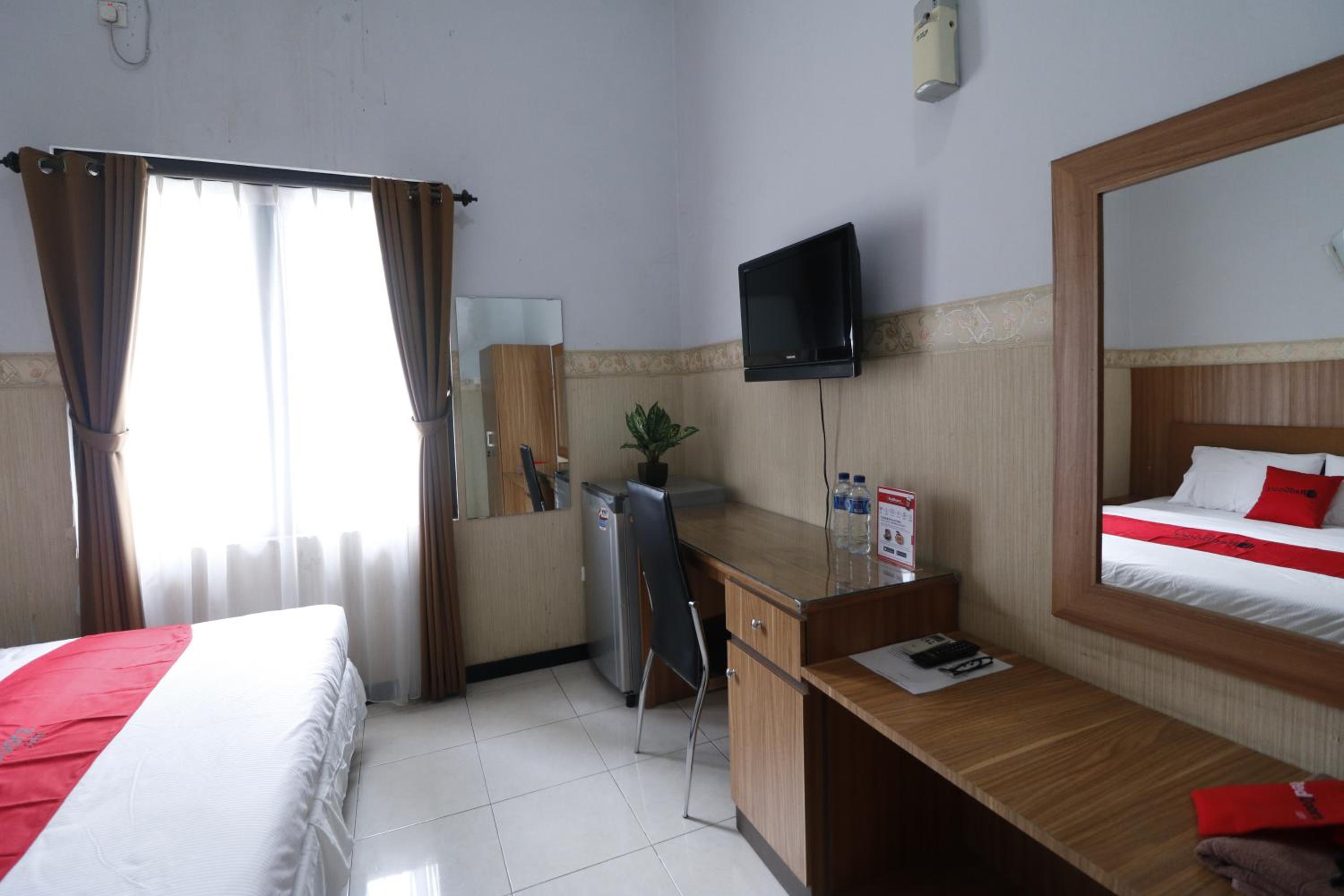 RedDoorz Plus near Undip Tembalang, Semarang - 15