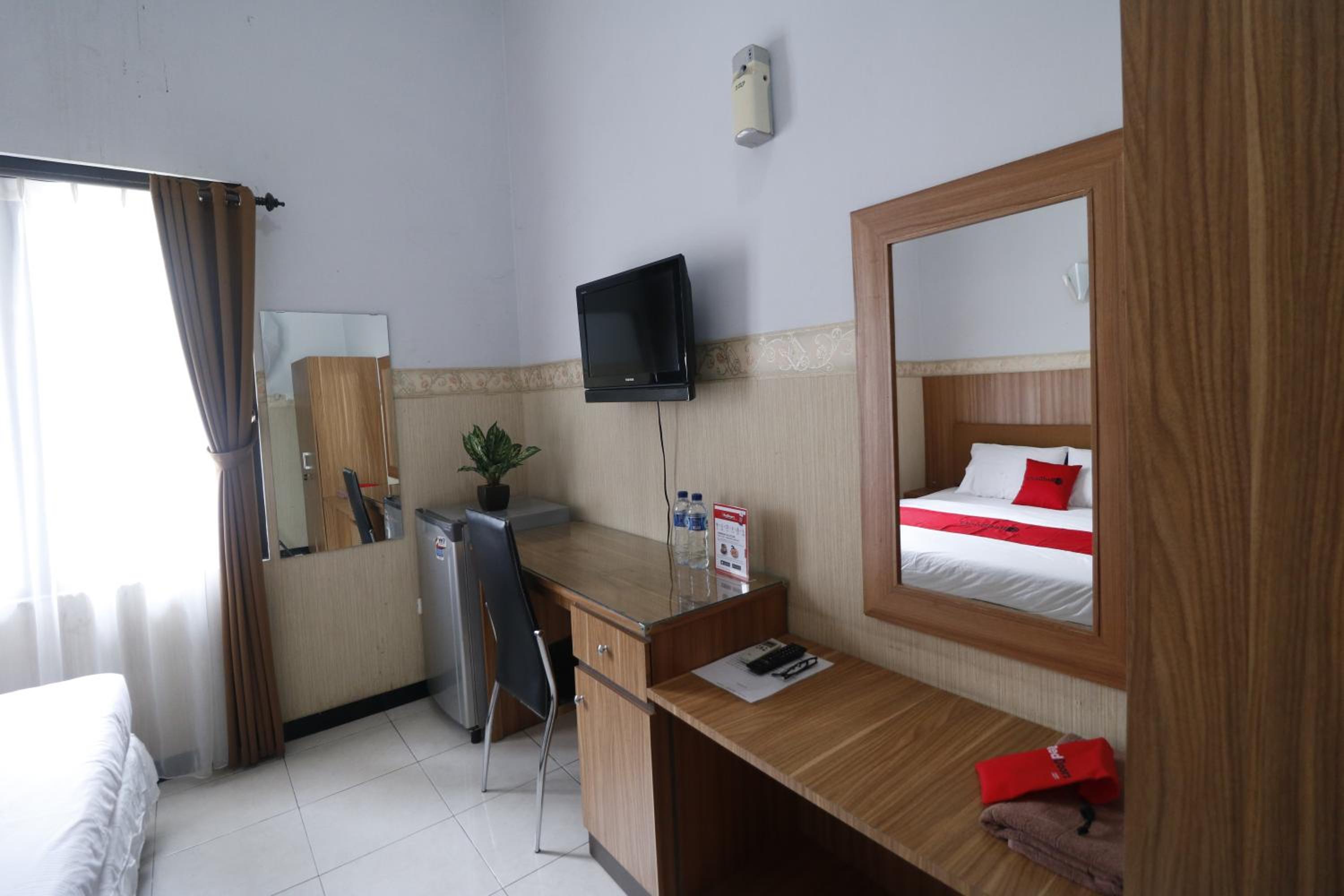 RedDoorz Plus near Undip Tembalang