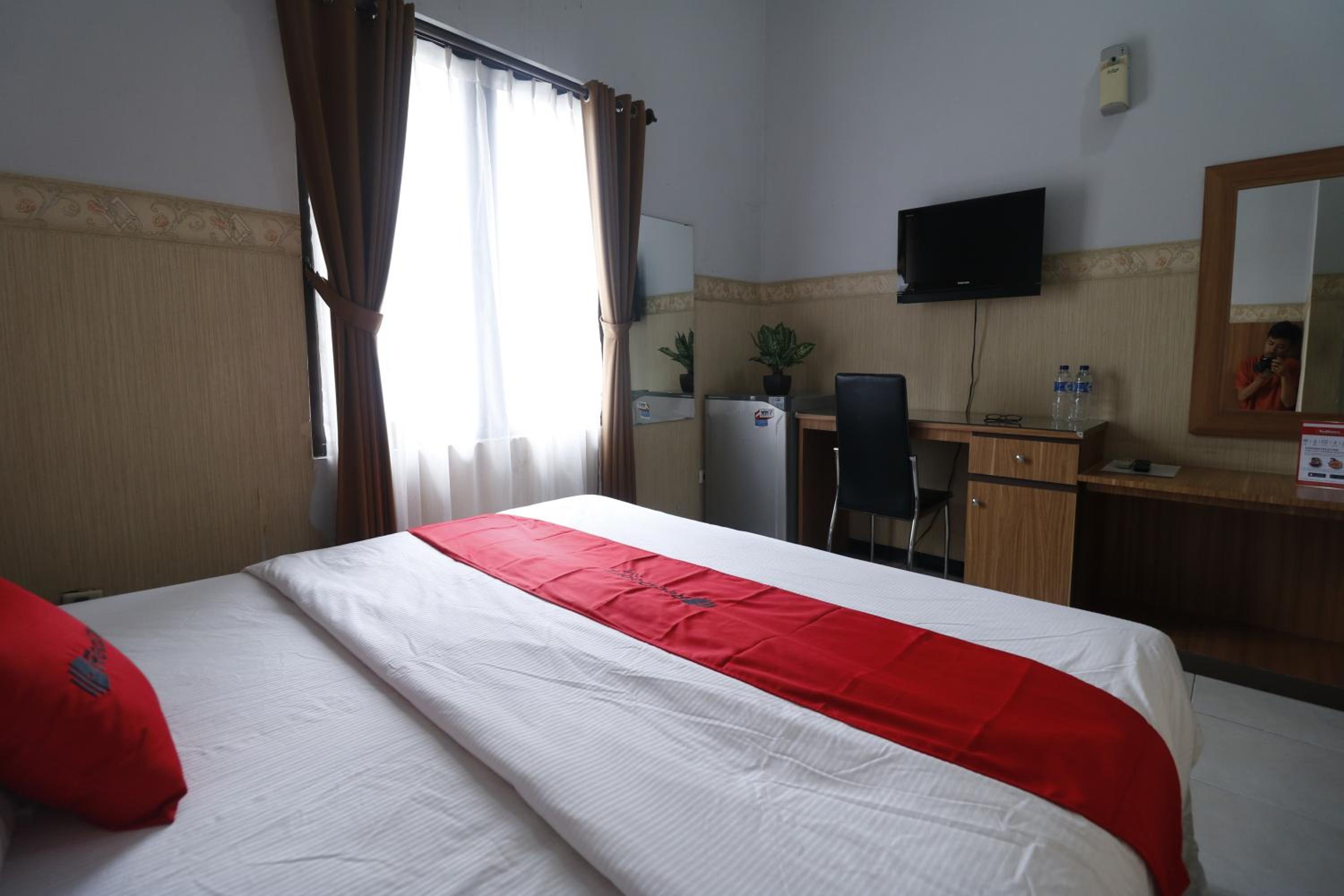 RedDoorz Plus near Undip Tembalang