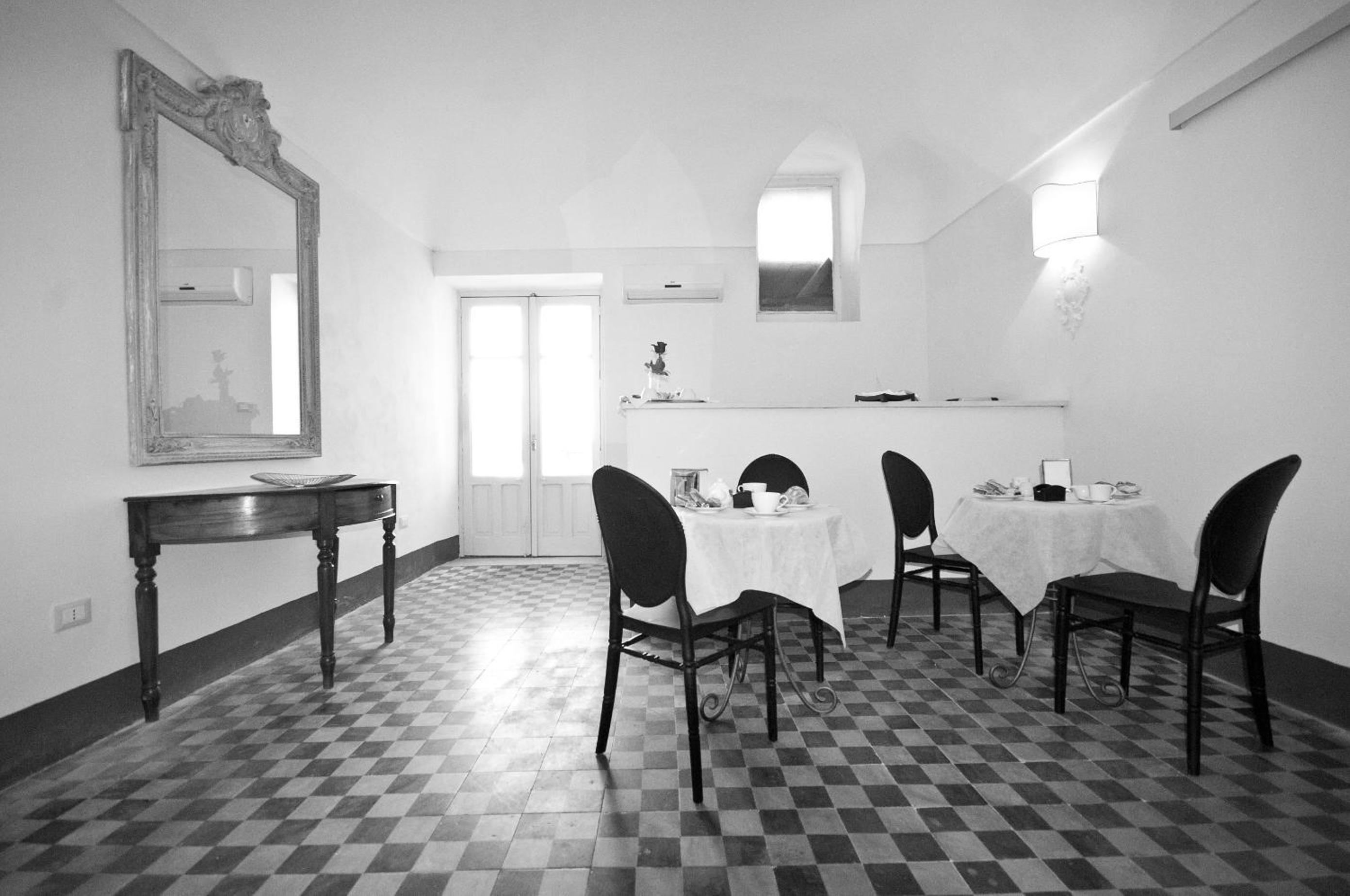 Hotel Sveva rooms - Image 1