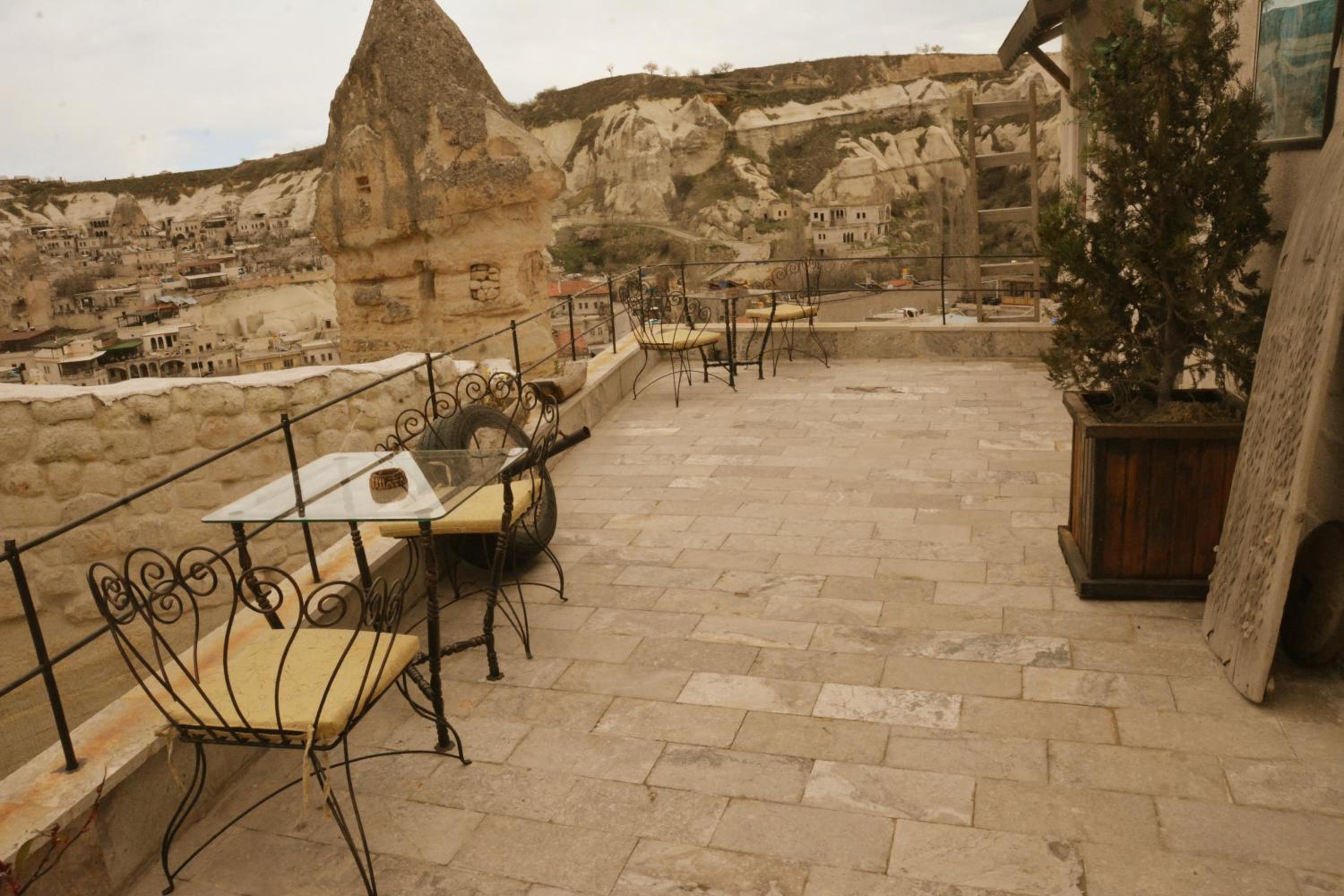 Emit Cave Hotel - Image 11